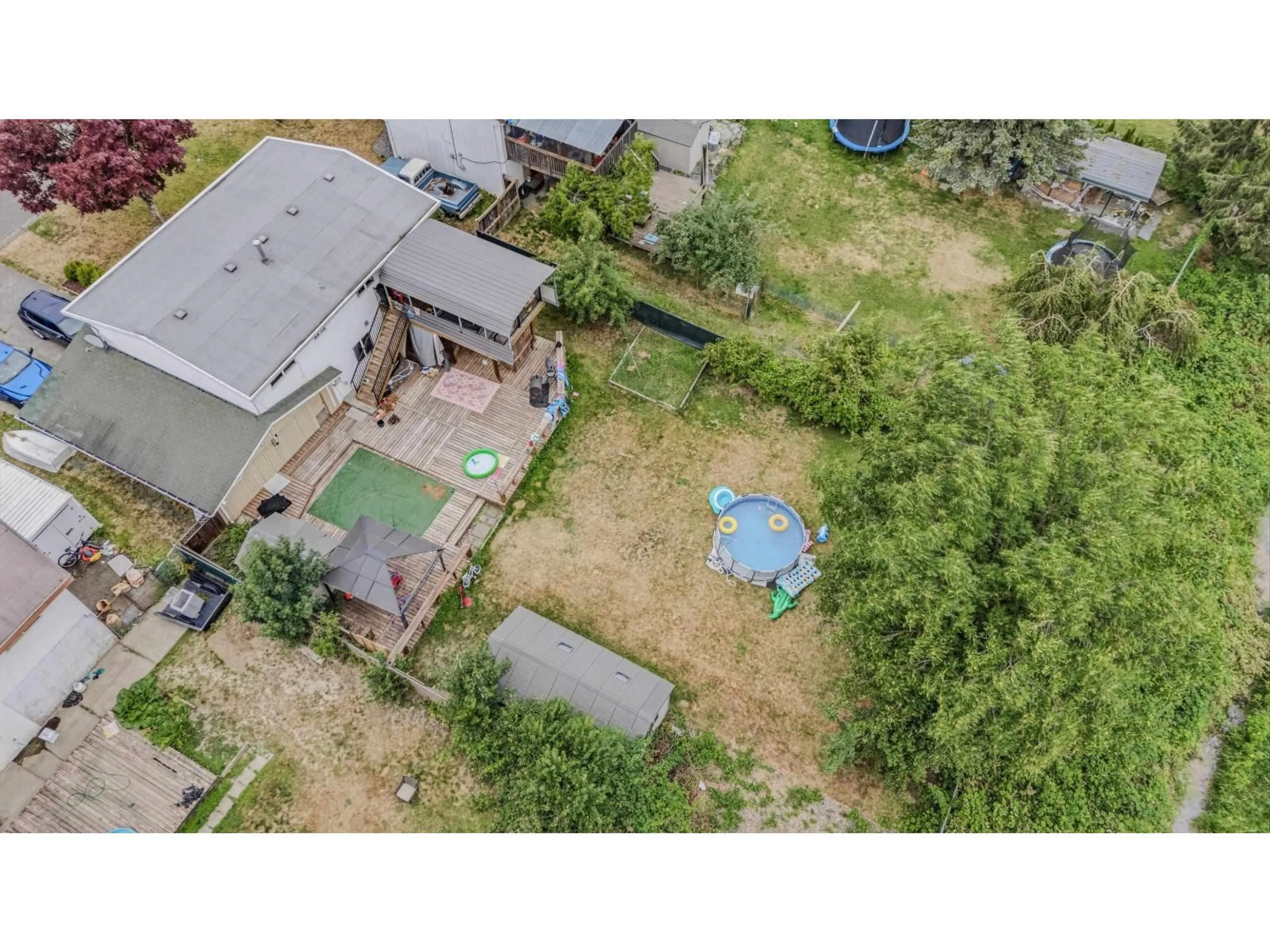 A pic from outside/outdoor area/front of a property/back of a property/a pic from drone, street for 9324 JAMES STREET, Chilliwack British Columbia V2P6G9