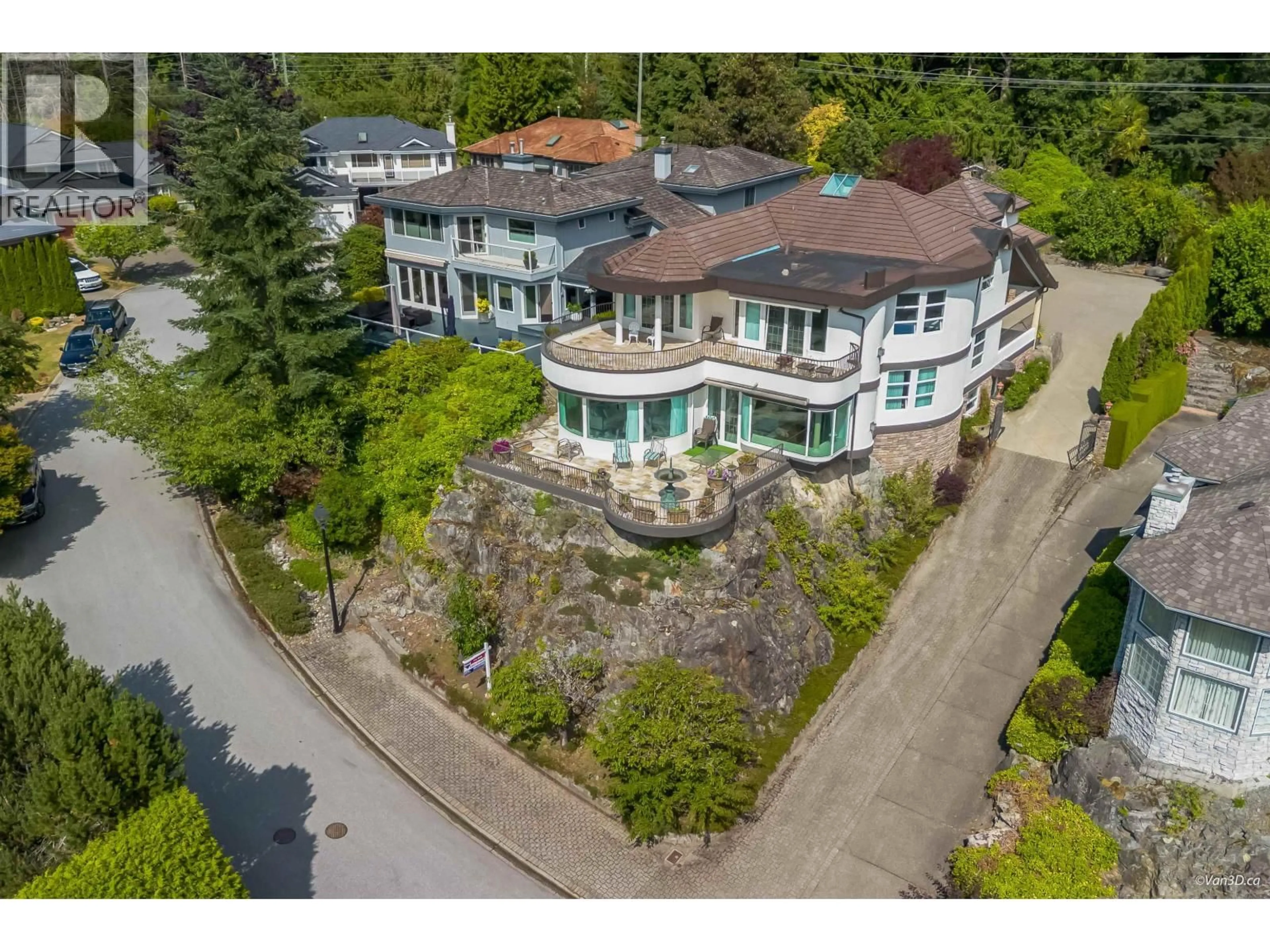 A pic from outside/outdoor area/front of a property/back of a property/a pic from drone, street for 5387 WESTHAVEN WYND, West Vancouver British Columbia V7W3E8