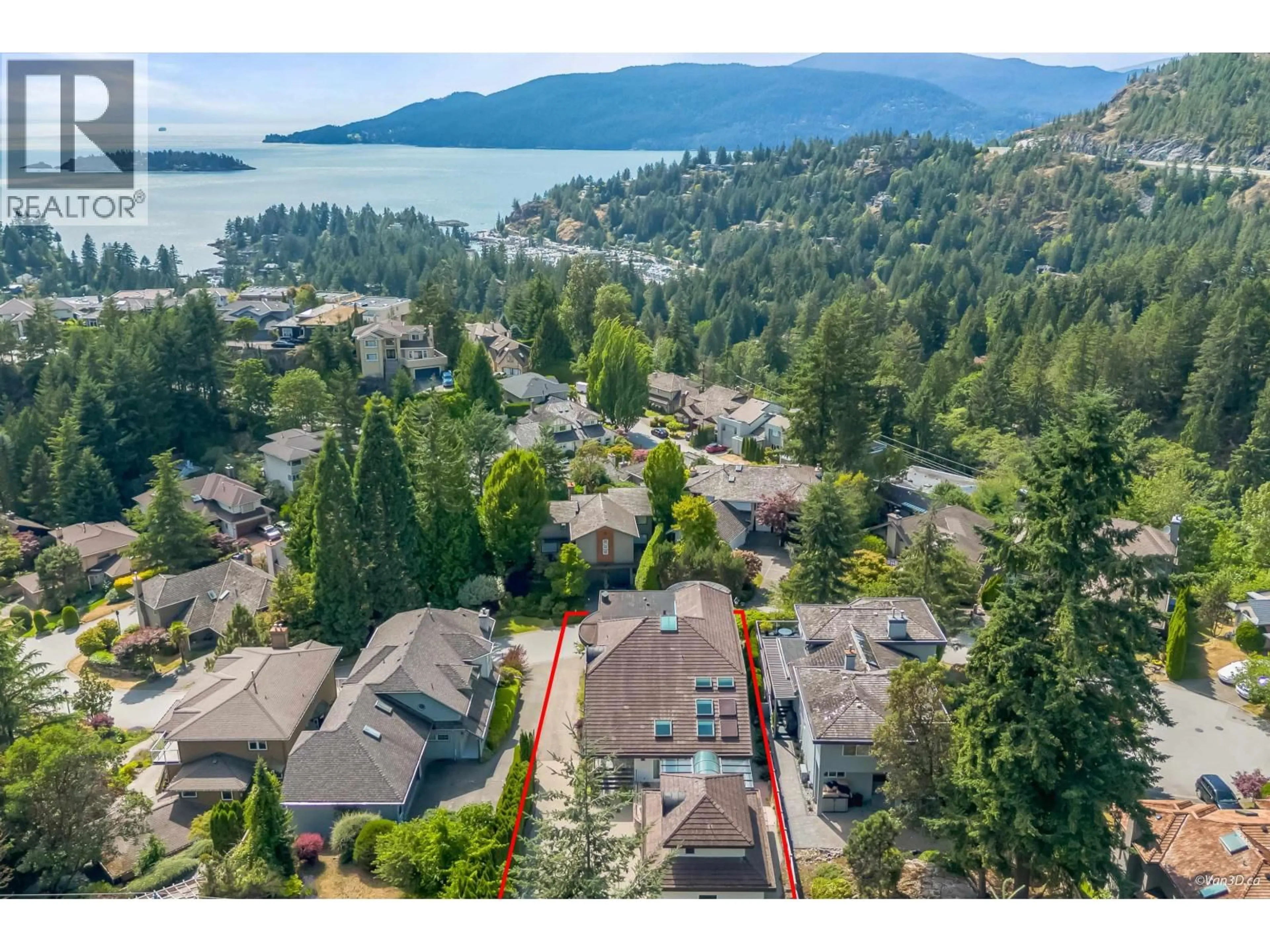 A pic from outside/outdoor area/front of a property/back of a property/a pic from drone, water/lake/river/ocean view for 5387 WESTHAVEN WYND, West Vancouver British Columbia V7W3E8