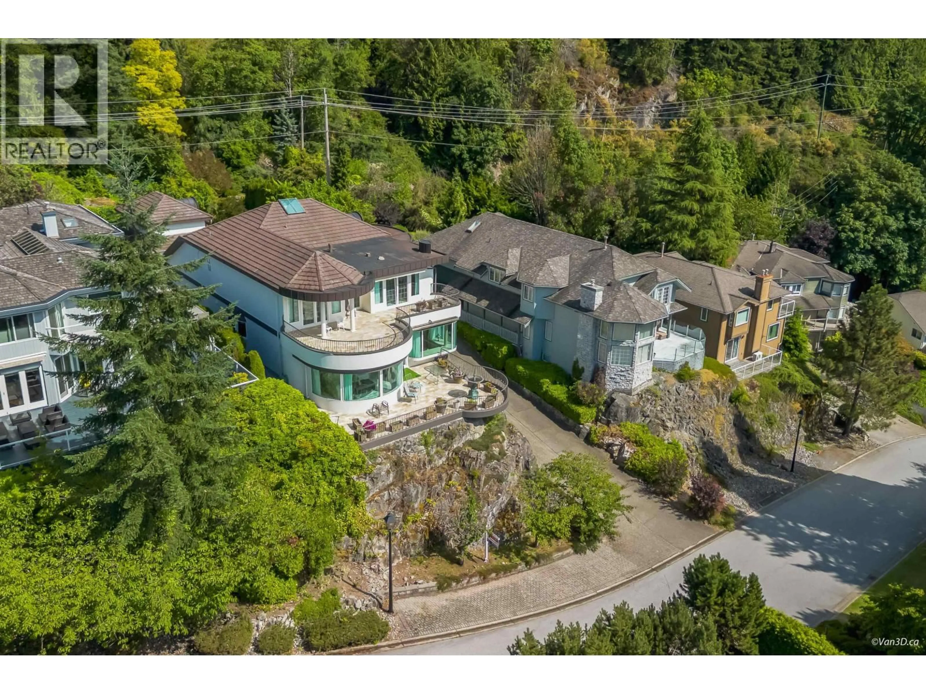 A pic from outside/outdoor area/front of a property/back of a property/a pic from drone, street for 5387 WESTHAVEN WYND, West Vancouver British Columbia V7W3E8