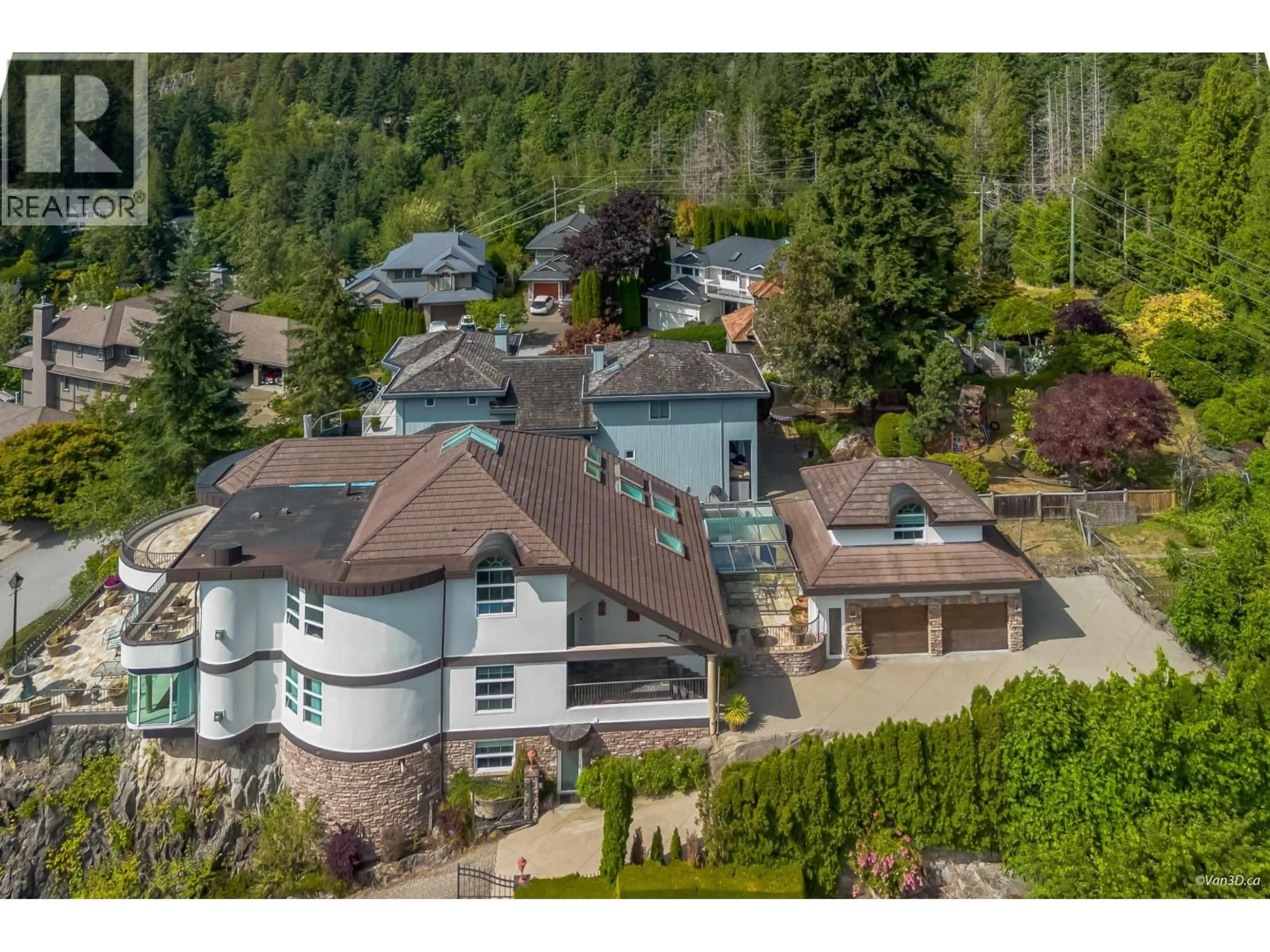 A pic from outside/outdoor area/front of a property/back of a property/a pic from drone, mountain view for 5387 WESTHAVEN WYND, West Vancouver British Columbia V7W3E8