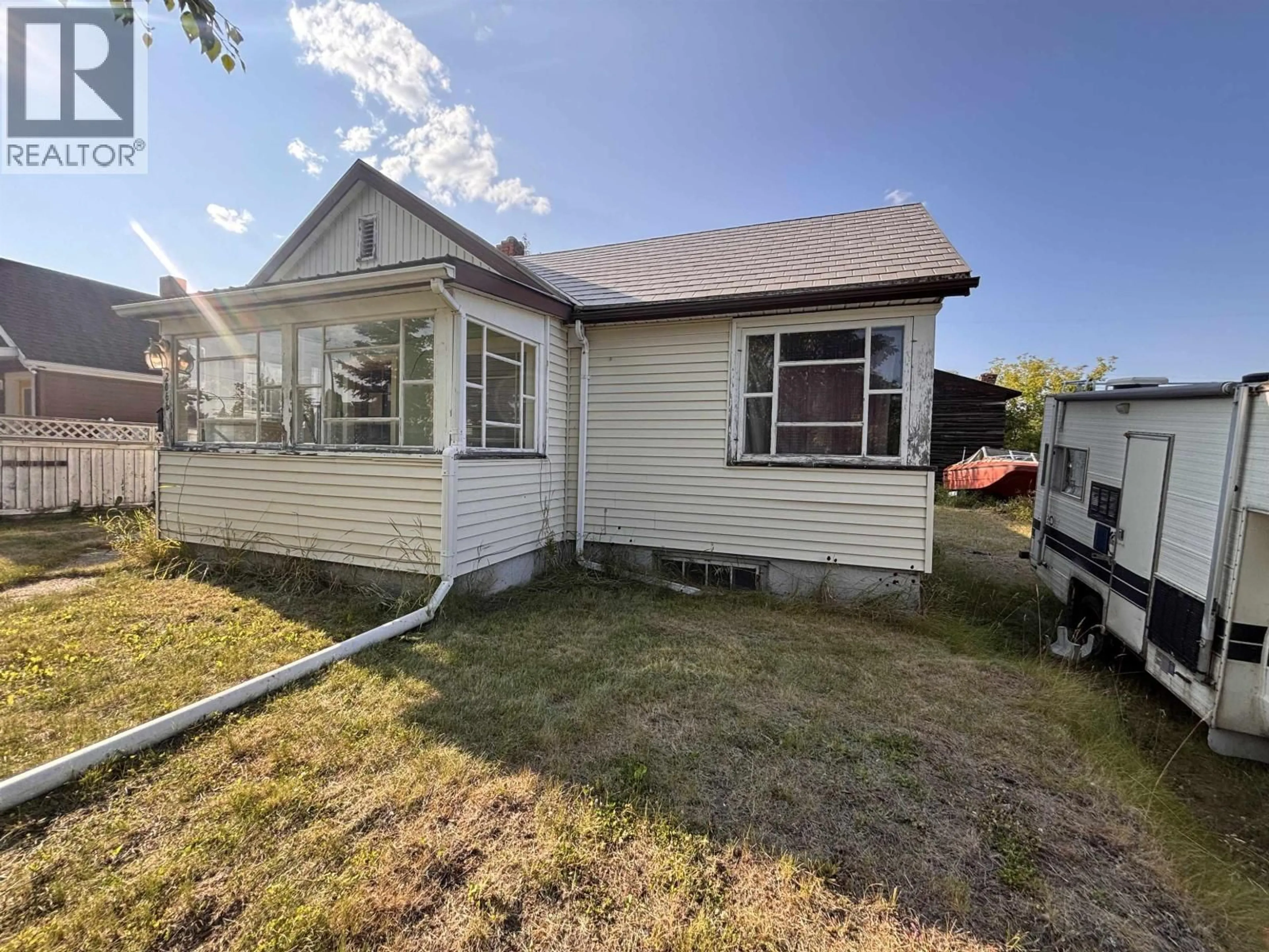 Unknown for 2066 ROSS CRESCENT, Prince George British Columbia V2M1Y5