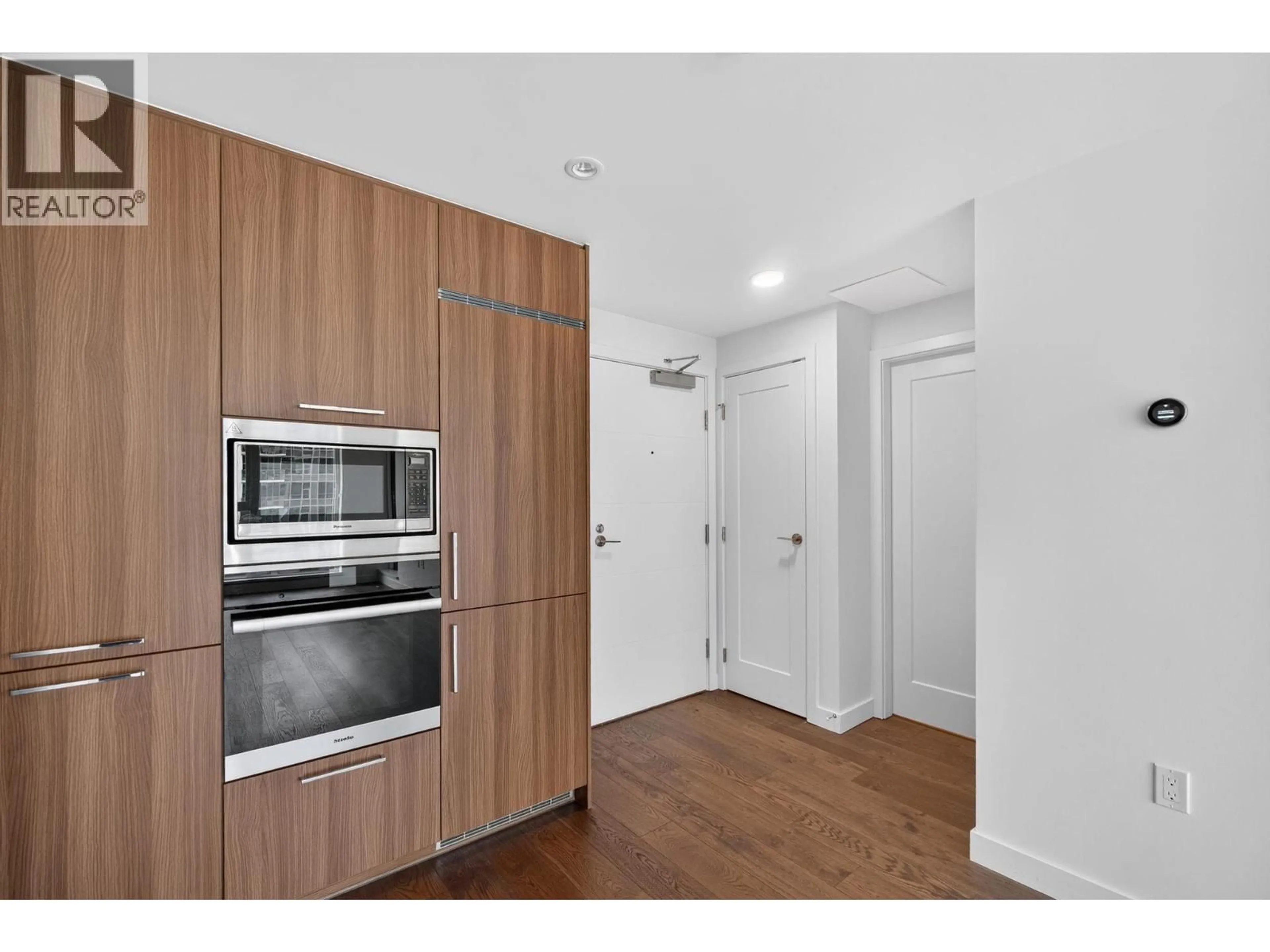 Standard kitchen, wood/laminate floor for 907 - 8199 CAPSTAN WAY, Richmond British Columbia V6X0V1
