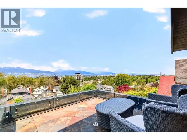 3835 12TH AVENUE, Vancouver 2