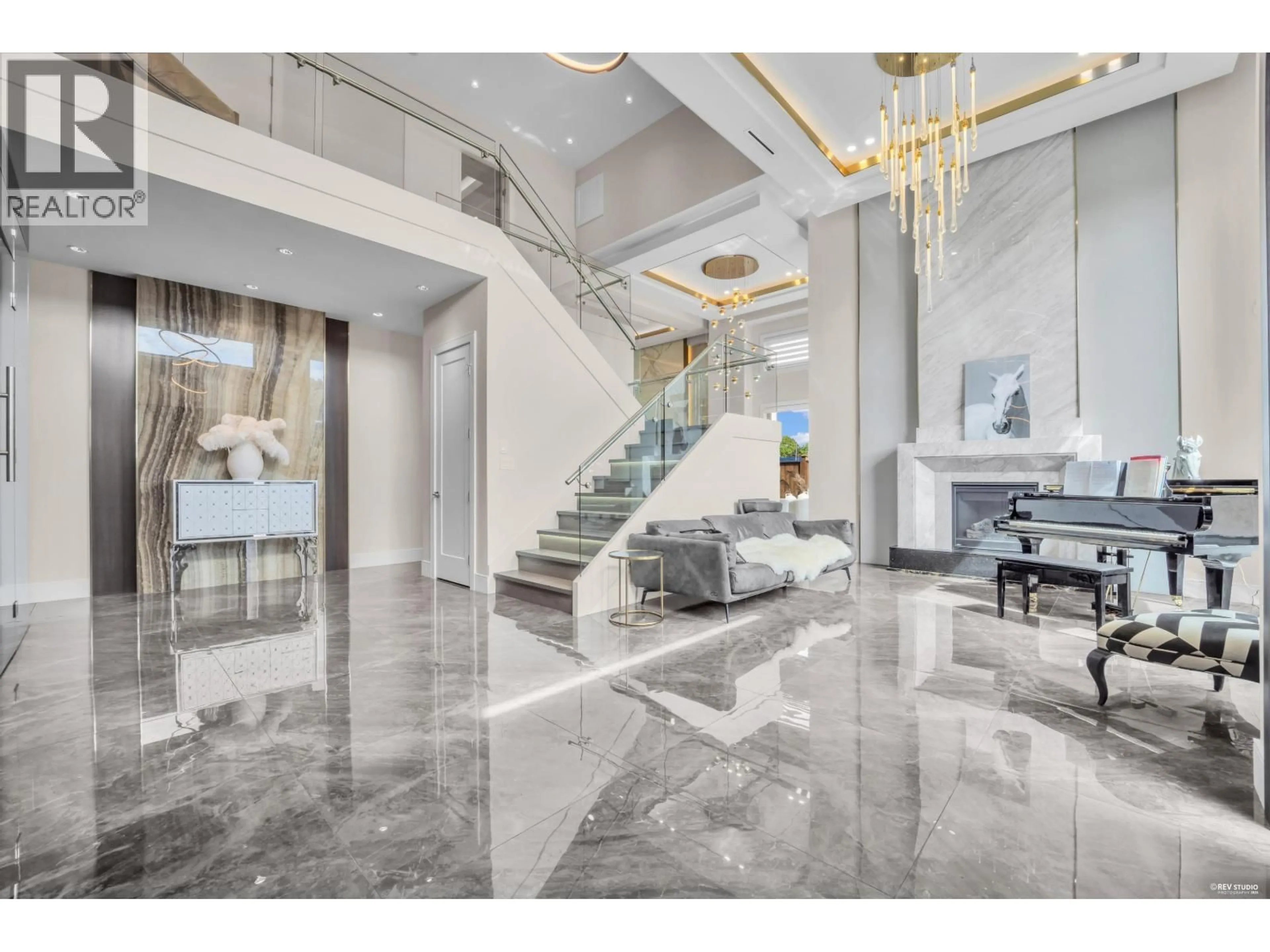 Indoor foyer for 7280 LOMBARD ROAD, Richmond British Columbia V7C3N1