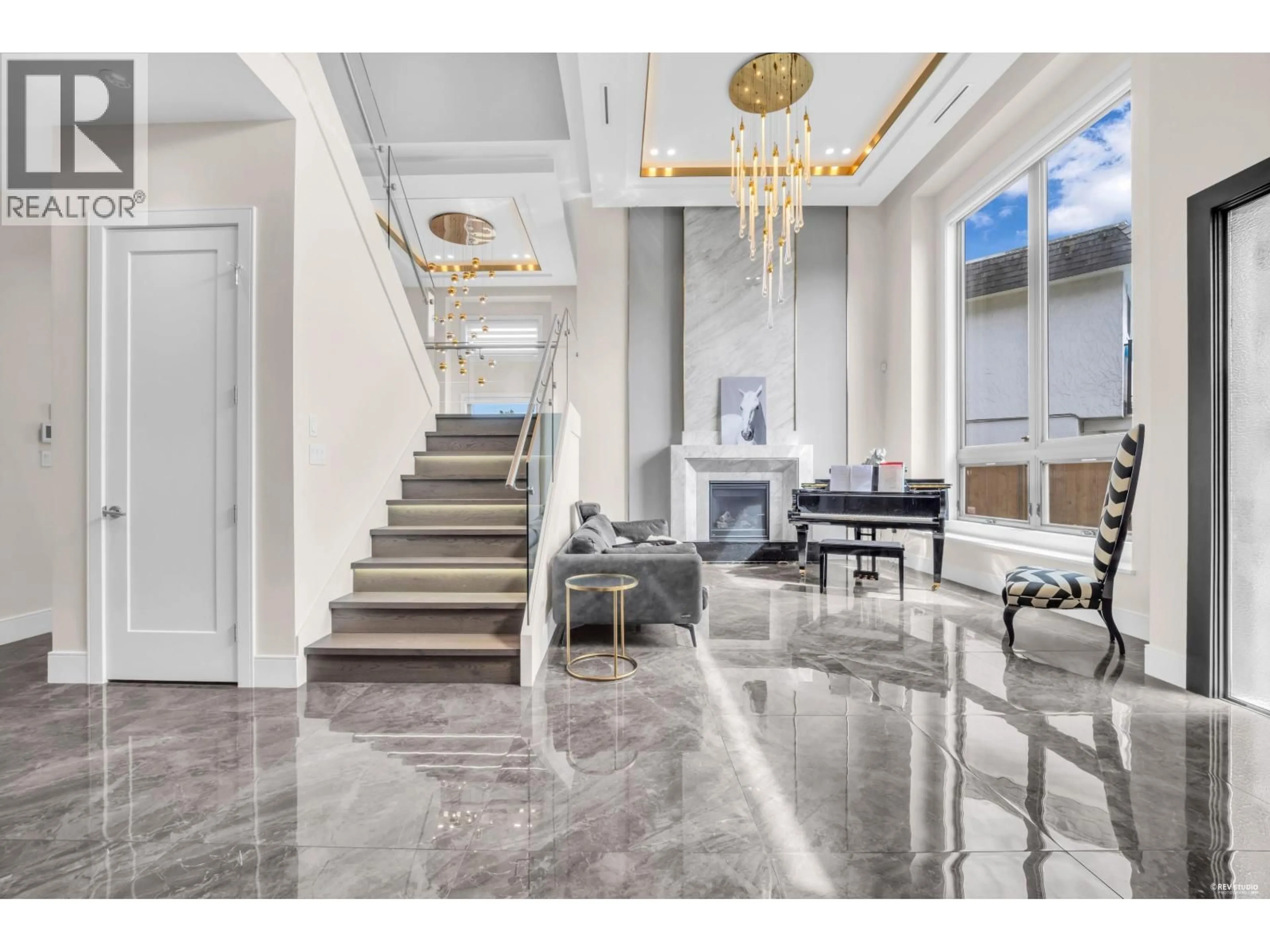 Indoor foyer for 7280 LOMBARD ROAD, Richmond British Columbia V7C3N1