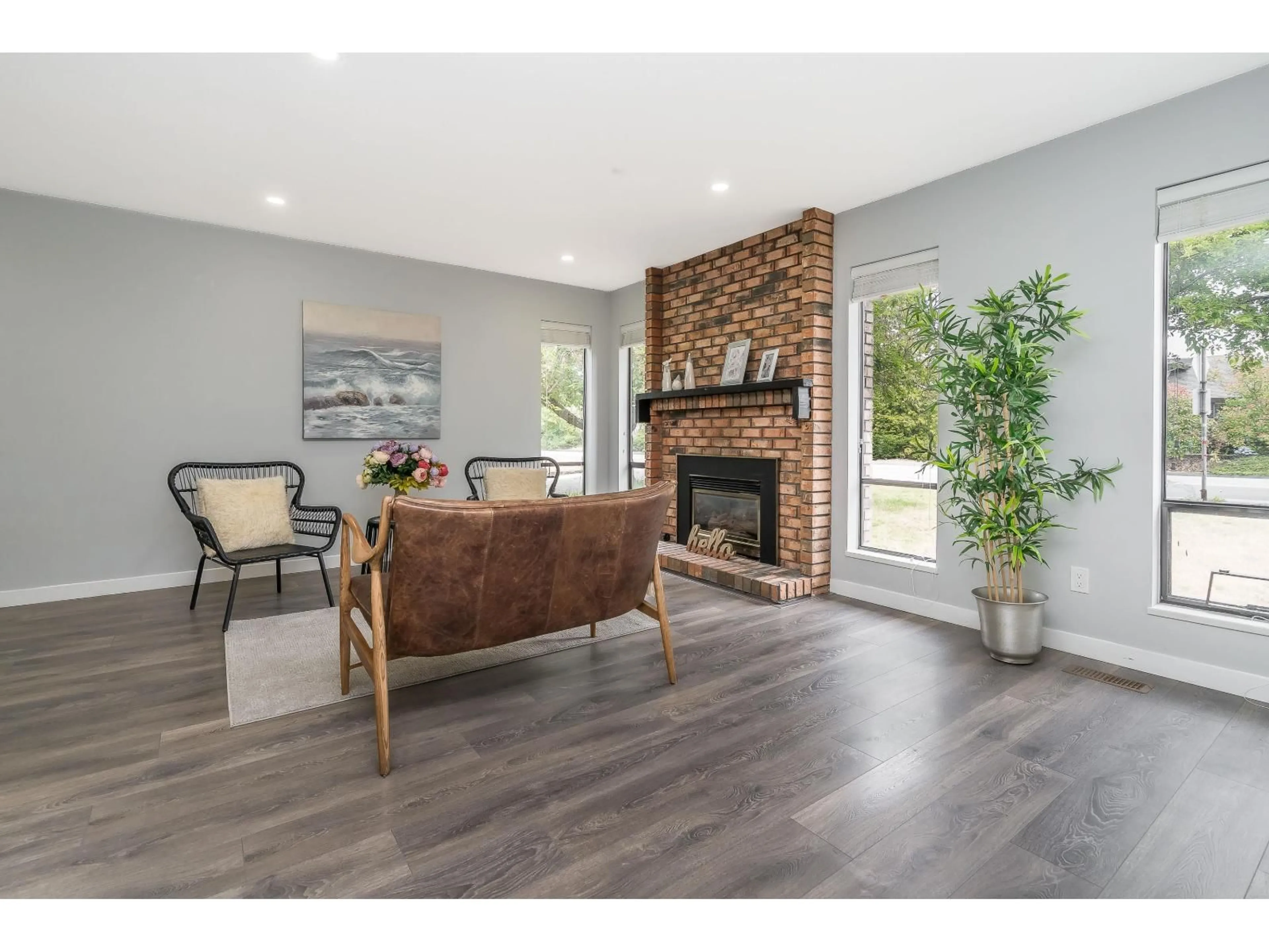 Living room with furniture, wood/laminate floor for 14956 20 AVENUE, Surrey British Columbia V4A6T8