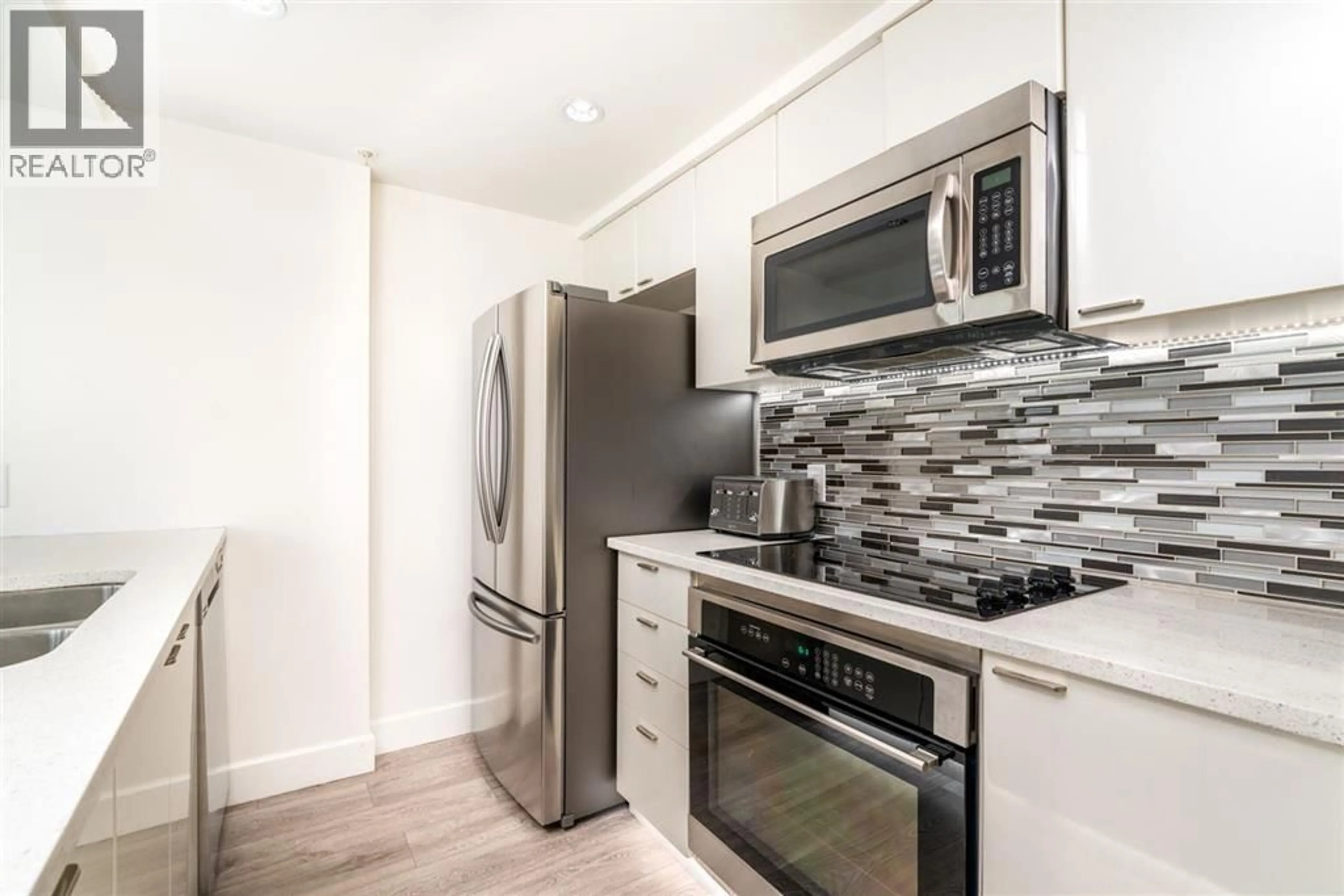 Standard kitchen, unknown for 902 - 1200 ALBERNI STREET, Vancouver British Columbia V6E1A6