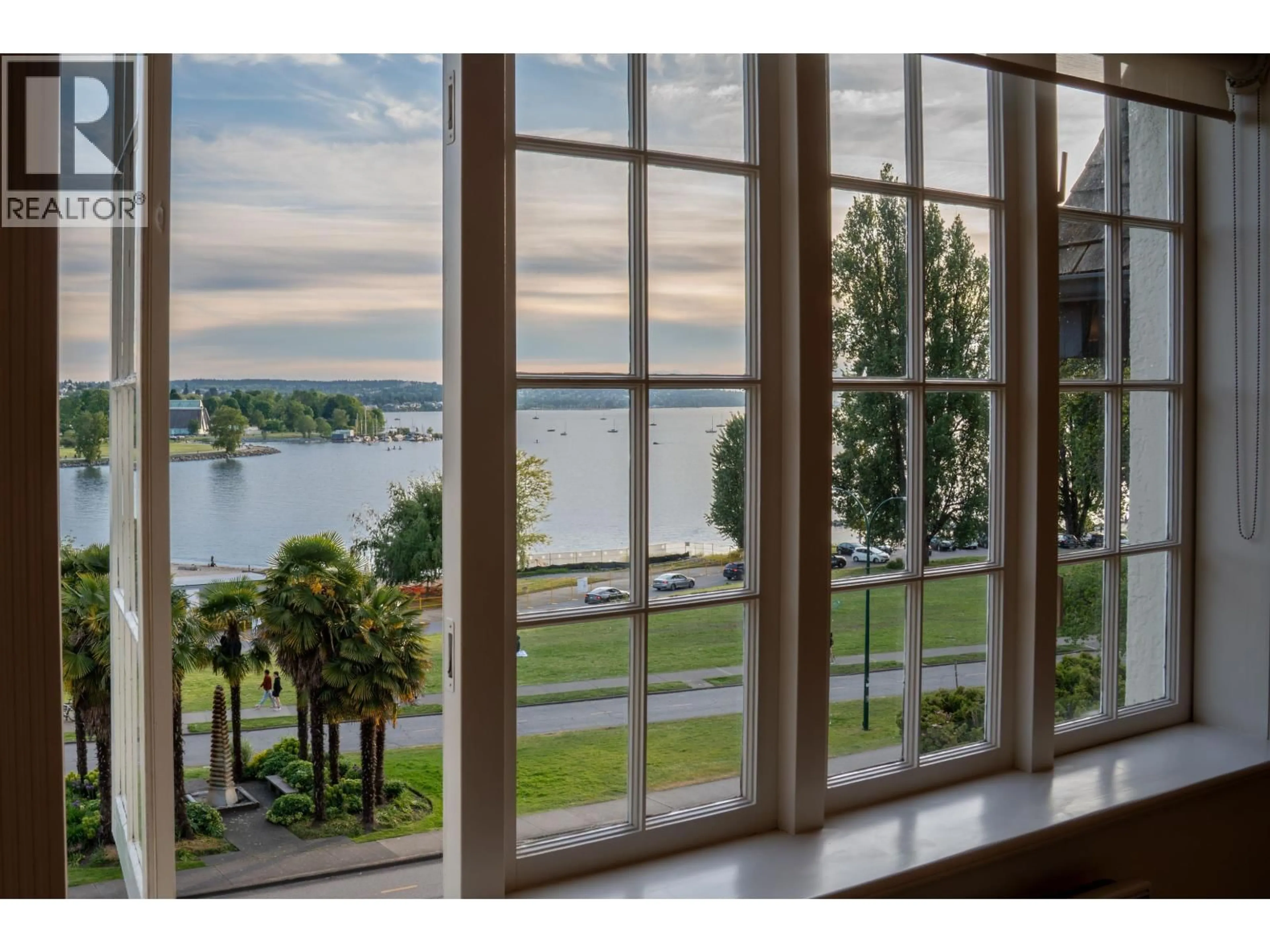 Indoor foyer for 307 - 1311 BEACH AVENUE, Vancouver British Columbia V6E1V6