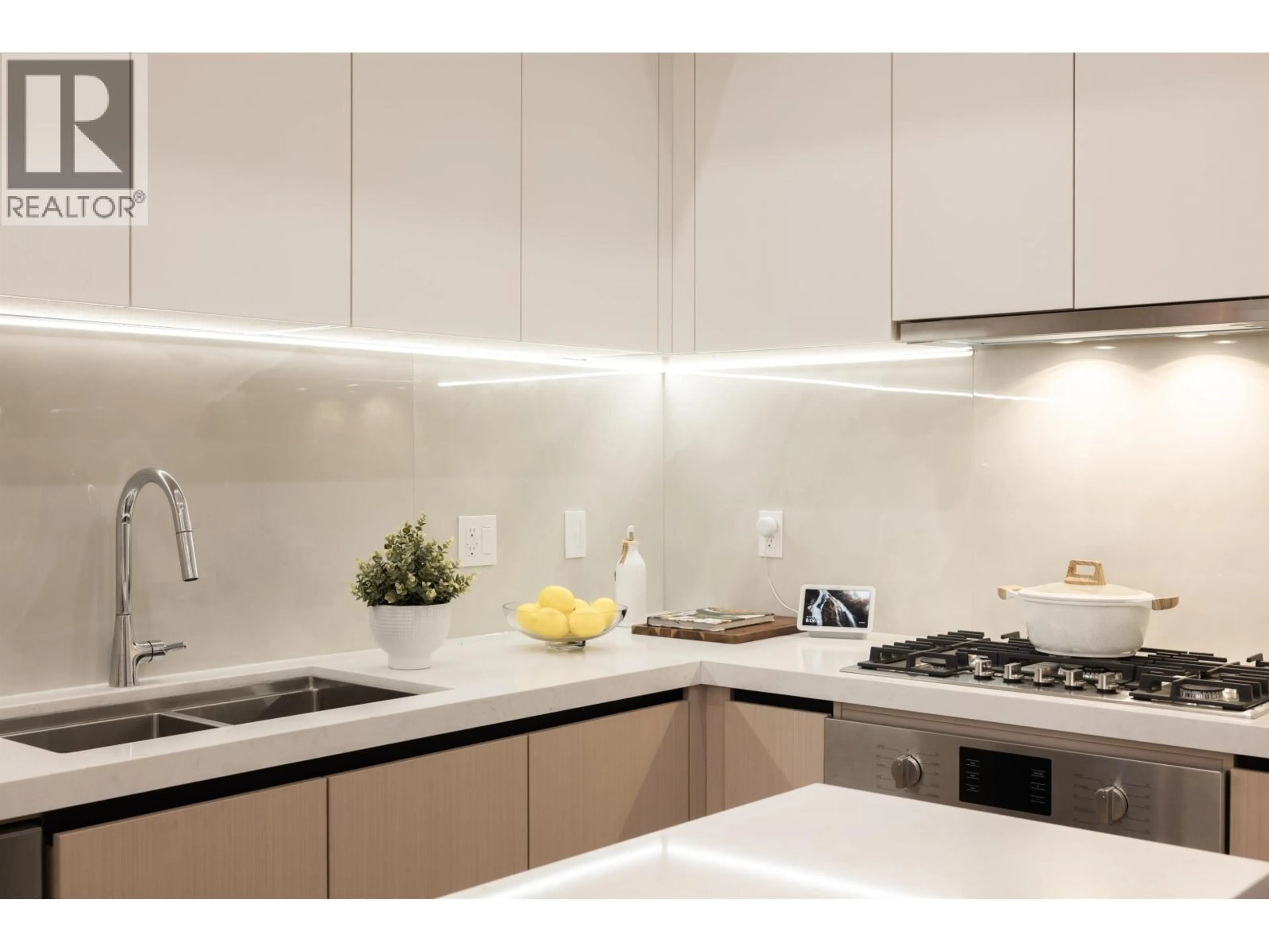 Contemporary kitchen, ceramic/tile floor for 102 - 914 ROCHESTER AVENUE, Coquitlam British Columbia V3K2W6