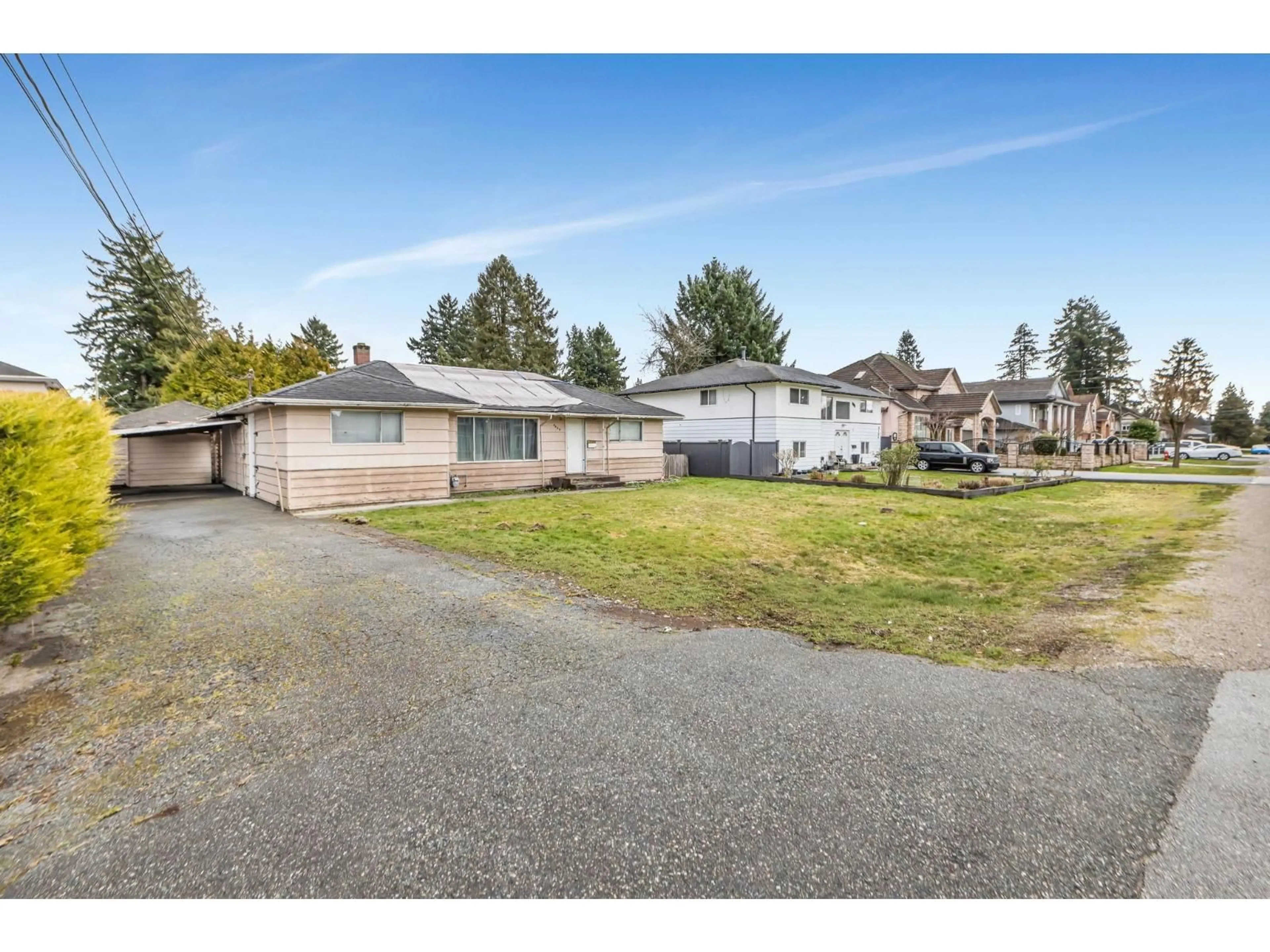 A pic from outside/outdoor area/front of a property/back of a property/a pic from drone, street for 8498 122 STREET, Surrey British Columbia V3W3T1