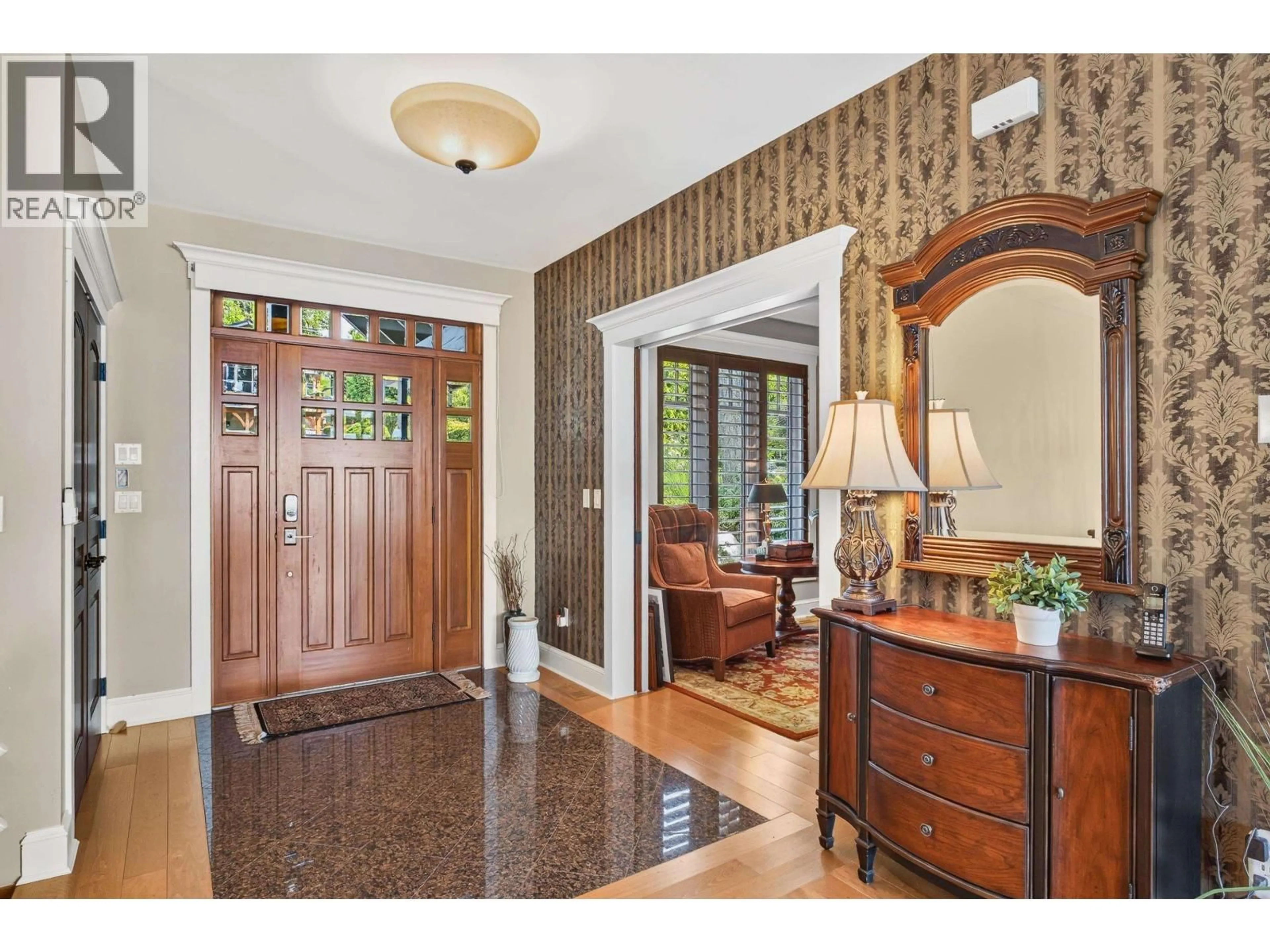 Indoor entryway for 6001 SILVERSTONE LANE, Sechelt British Columbia V7Z0T8
