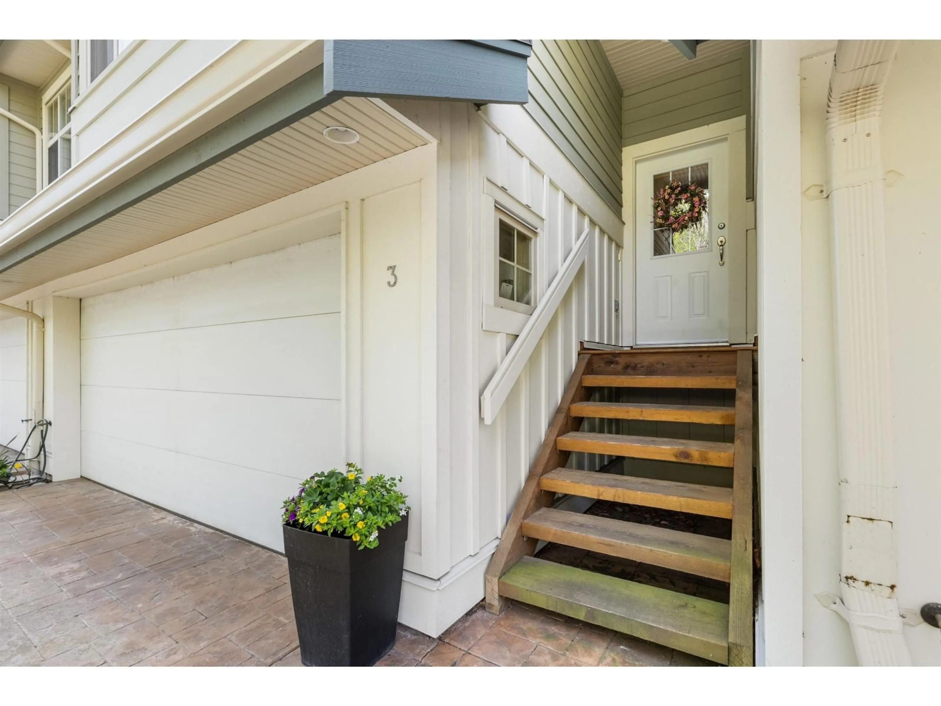 Indoor entryway for 3 - 2133 151A STREET, Surrey British Columbia V4A7C6