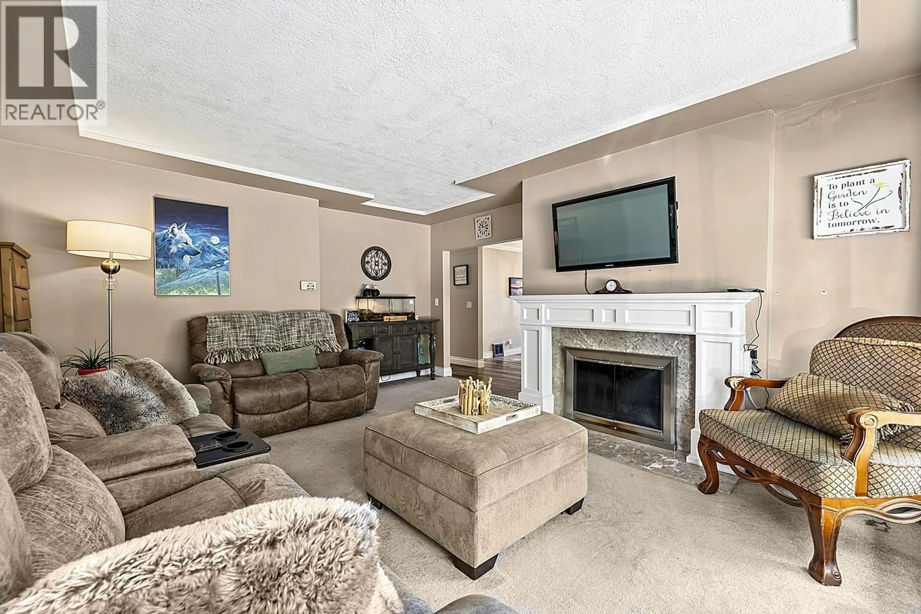 Living room with furniture, unknown for 415 EIGHTH AVENUE, New Westminster British Columbia V5L4K9