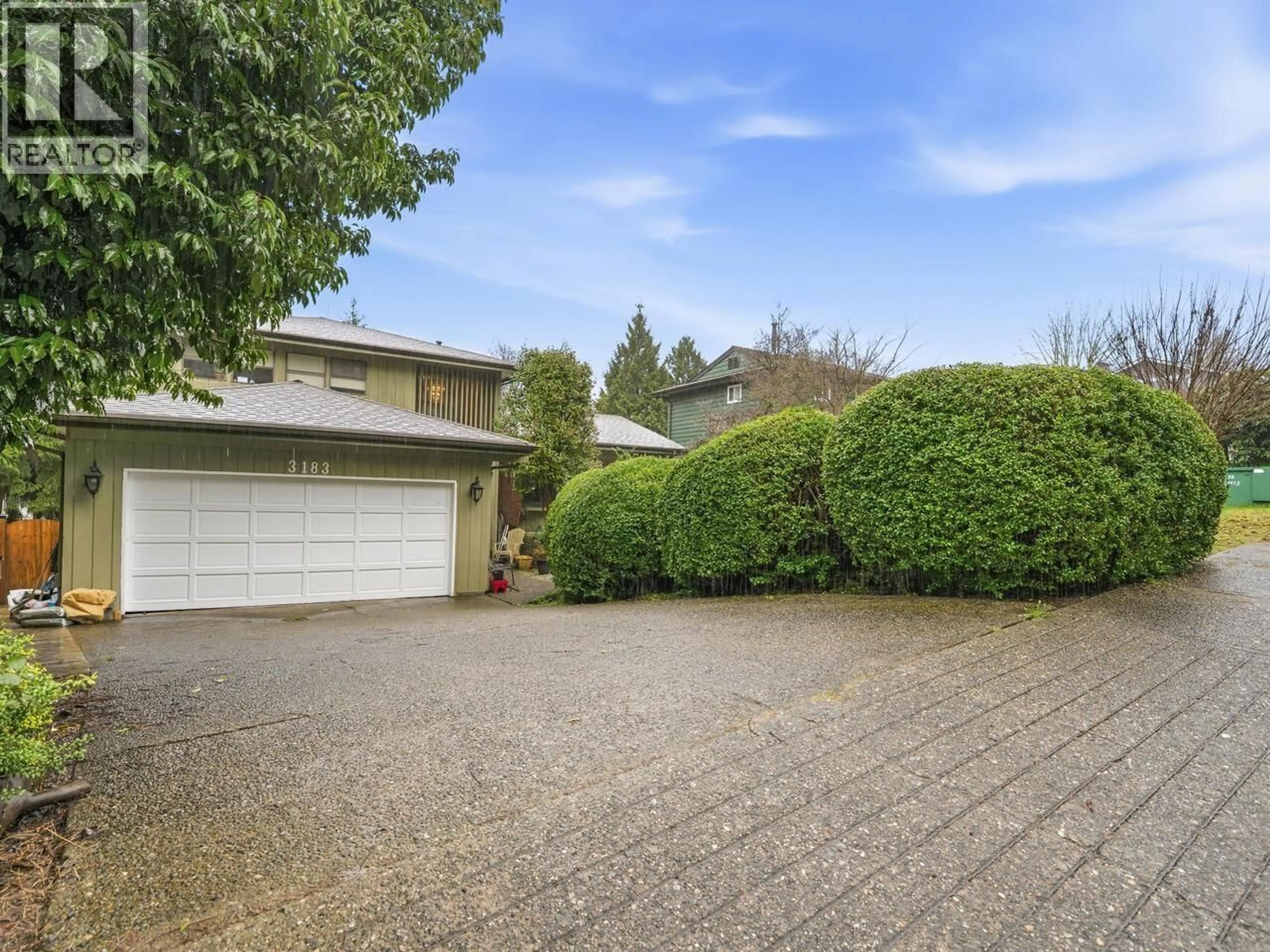 A pic from outside/outdoor area/front of a property/back of a property/a pic from drone, street for 3183 BEACON DRIVE, Coquitlam British Columbia V3C3W7