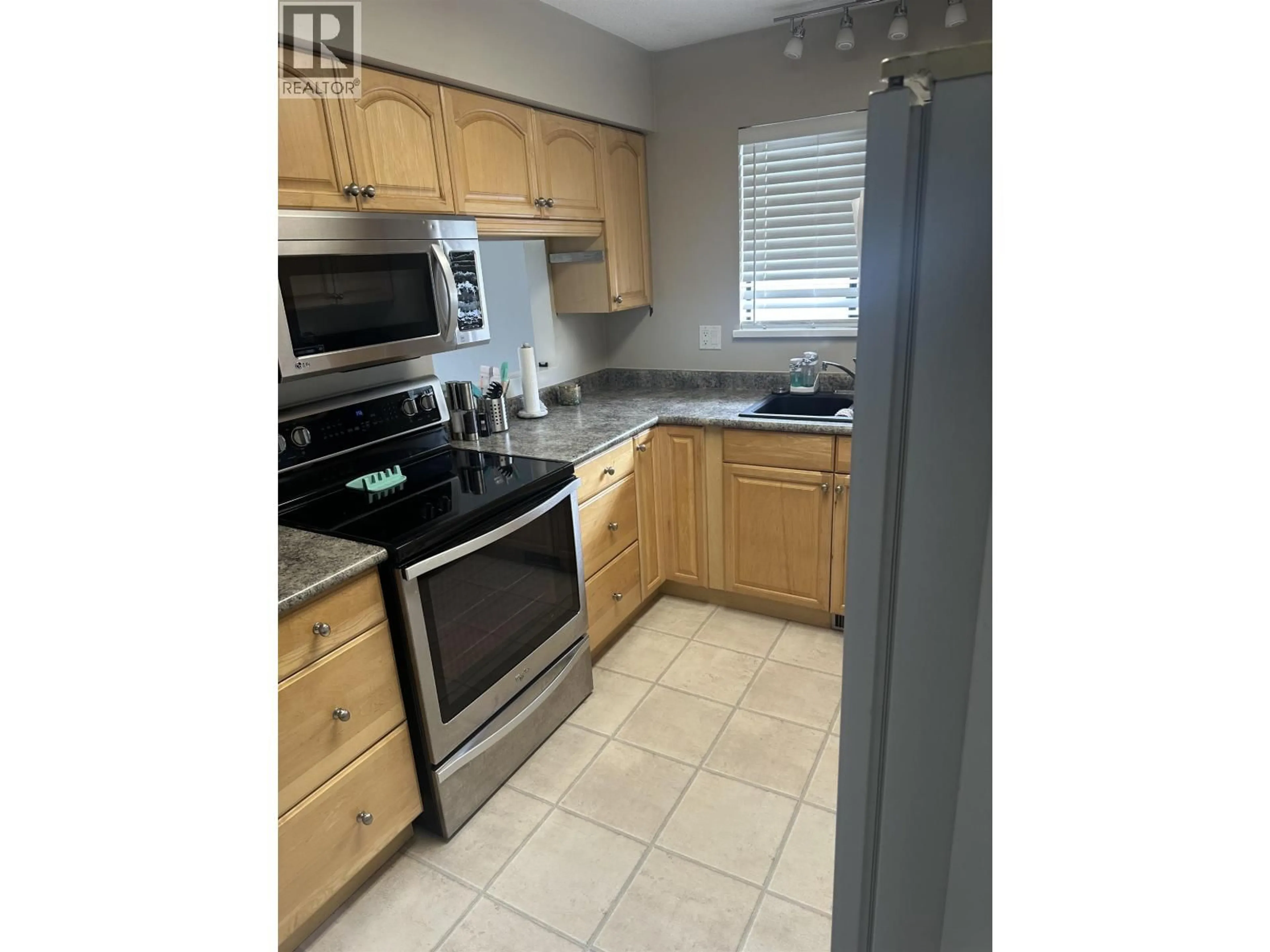 Standard kitchen, unknown for 3177 TOBA DRIVE, Coquitlam British Columbia V3B6A3