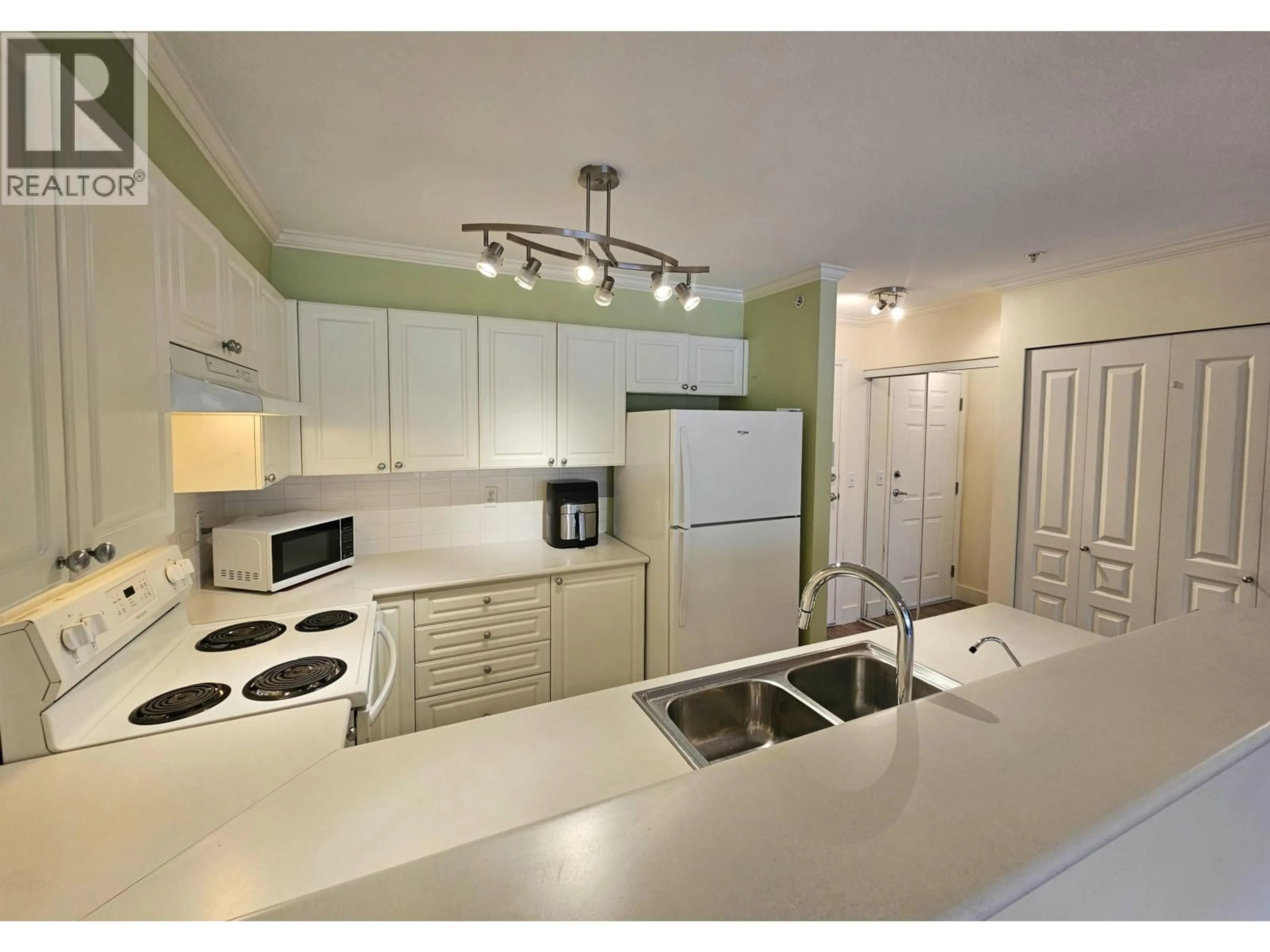 Standard kitchen, unknown for 218 - 1363 56 STREET, Delta British Columbia V4L2P7