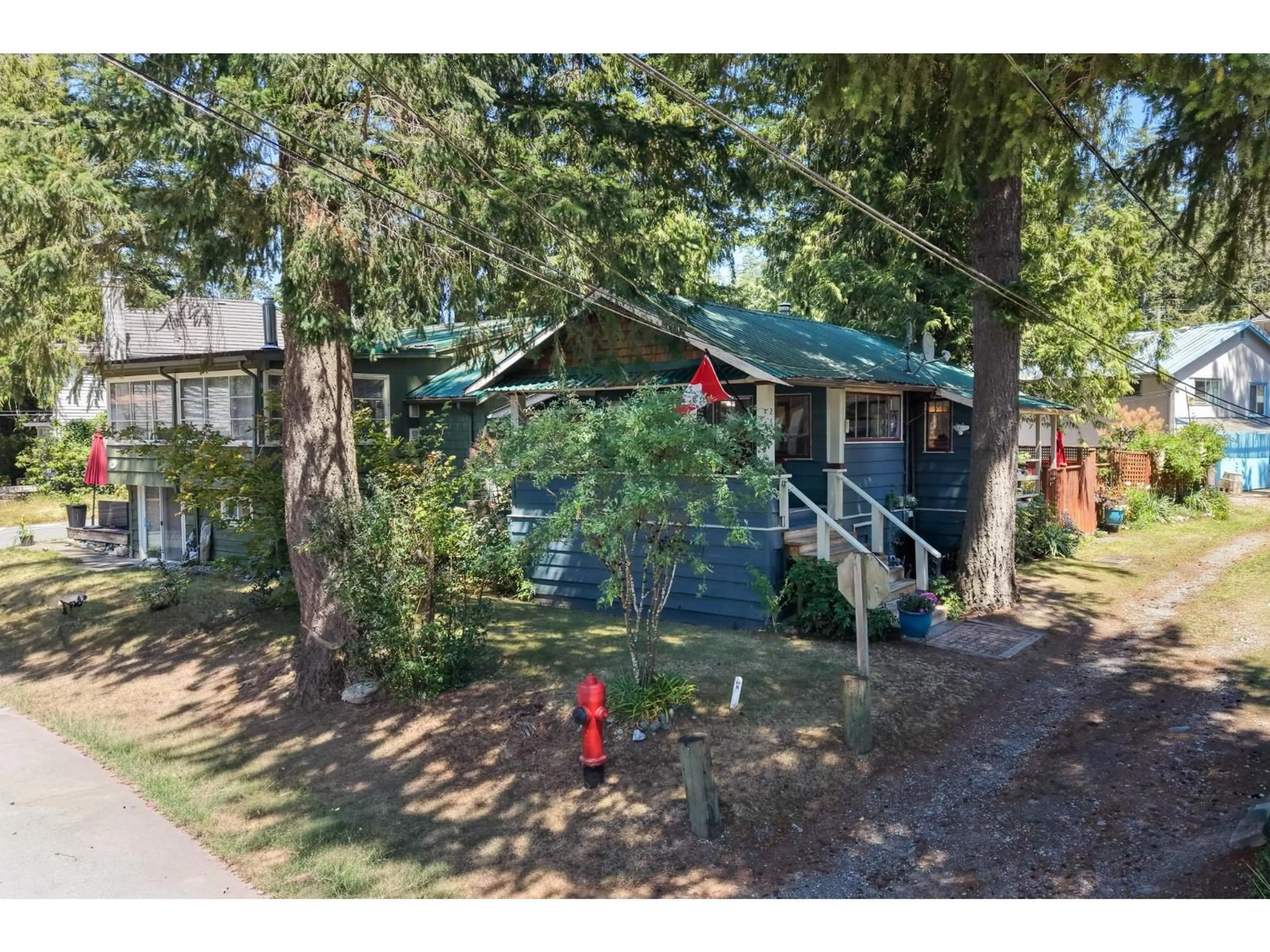 A pic from outside/outdoor area/front of a property/back of a property/a pic from drone, street for 265 FIRST AVENUE, Cultus Lake British Columbia V2R4Z4