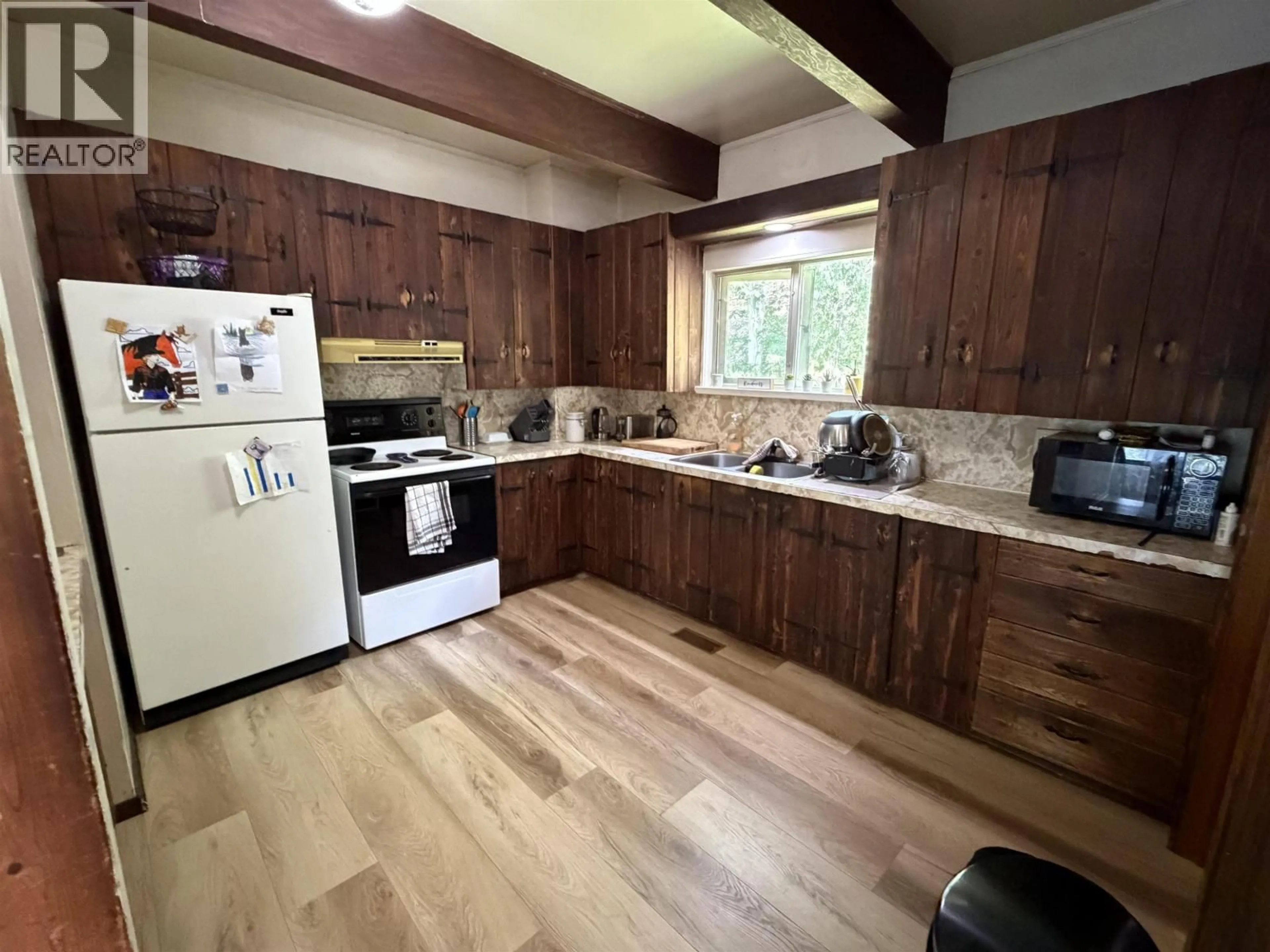 Standard kitchen, wood/laminate floor for 1575 SODA CREEK TOWNSITE ROAD, Williams Lake British Columbia V2G5A4