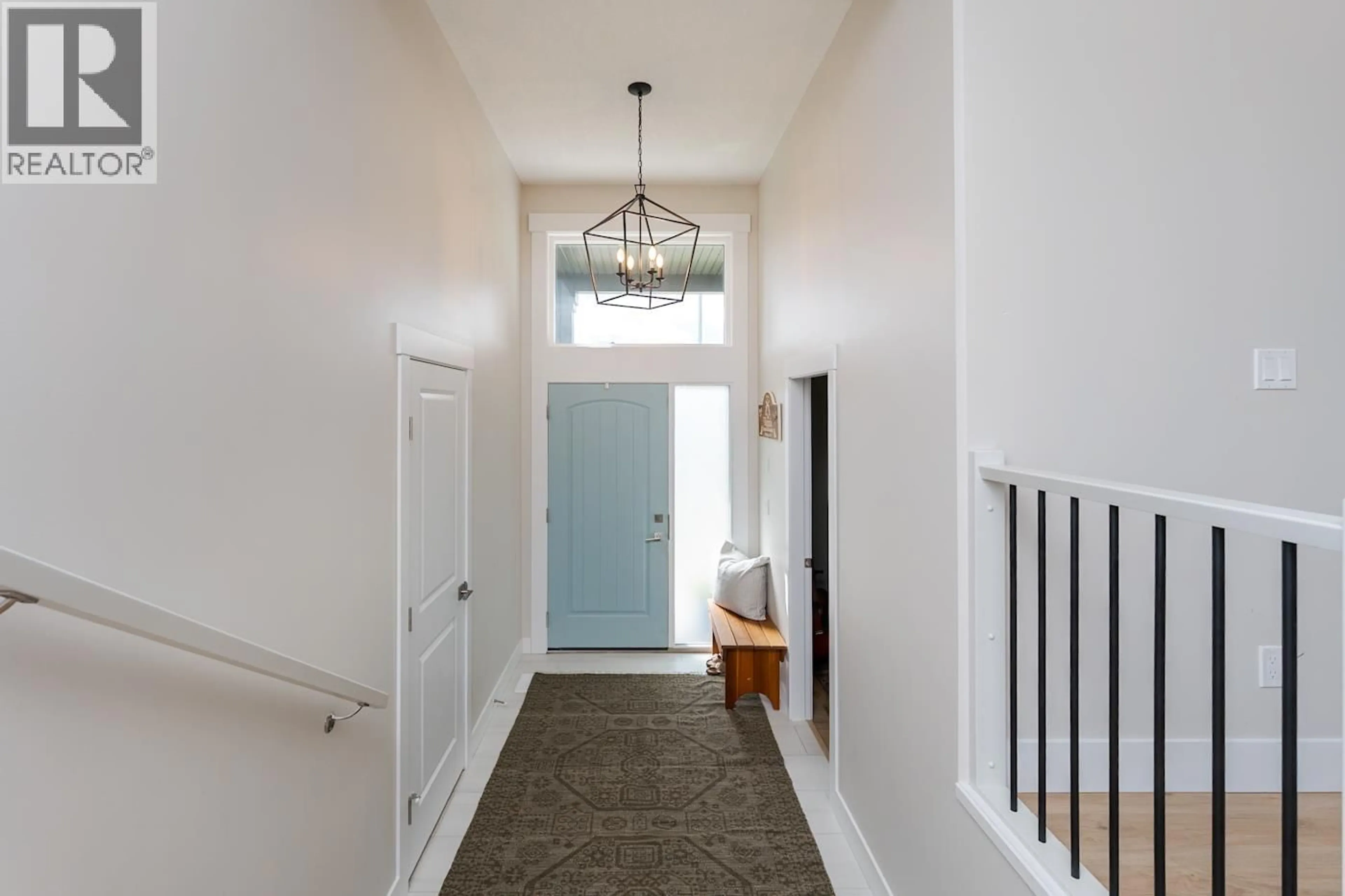 Indoor entryway for 7014 STONECREEK PLACE, Prince George British Columbia V2N0H2