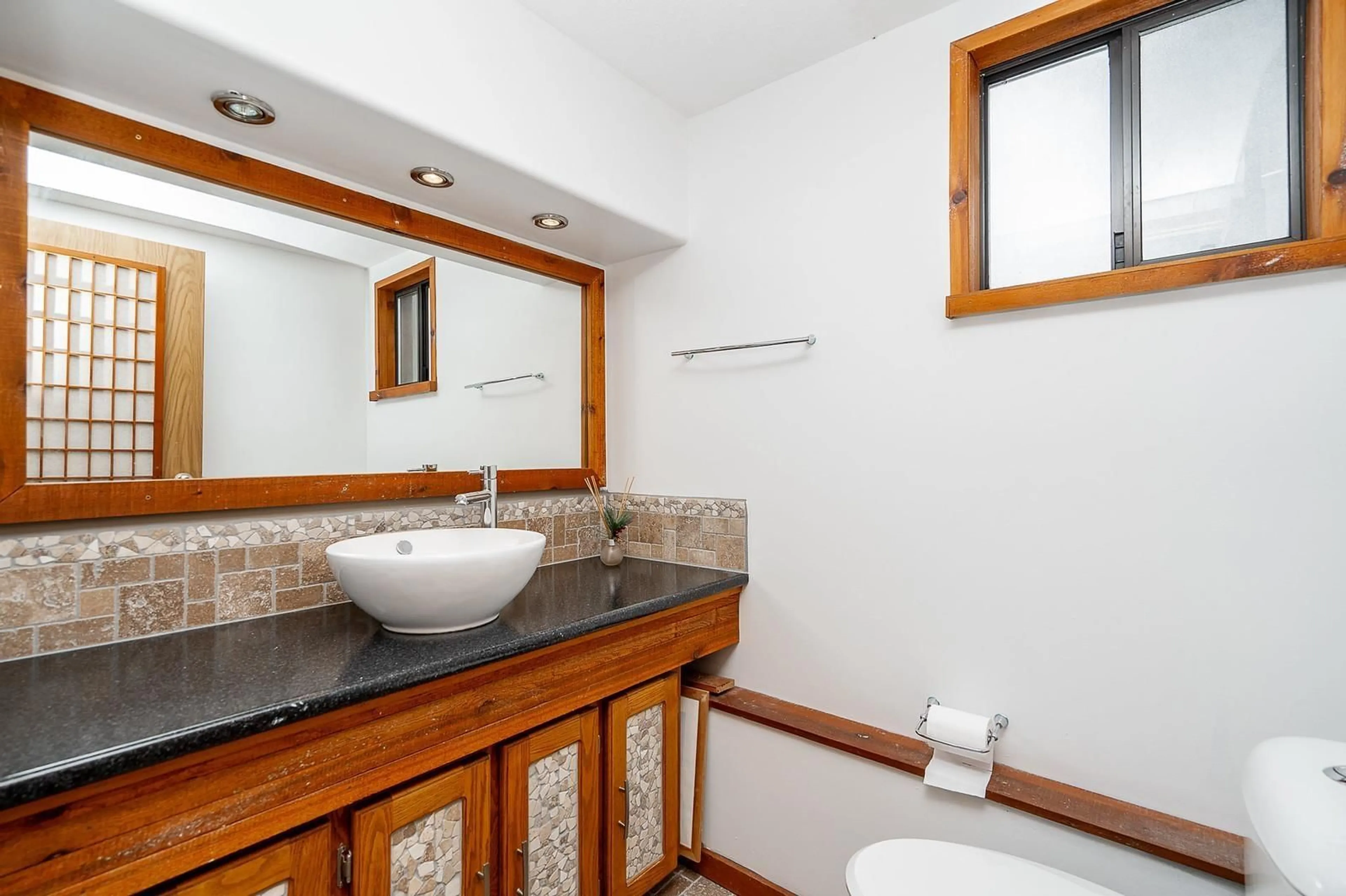 Standard bathroom, ceramic/tile floor for 6578 130A STREET, Surrey British Columbia V3W8M5