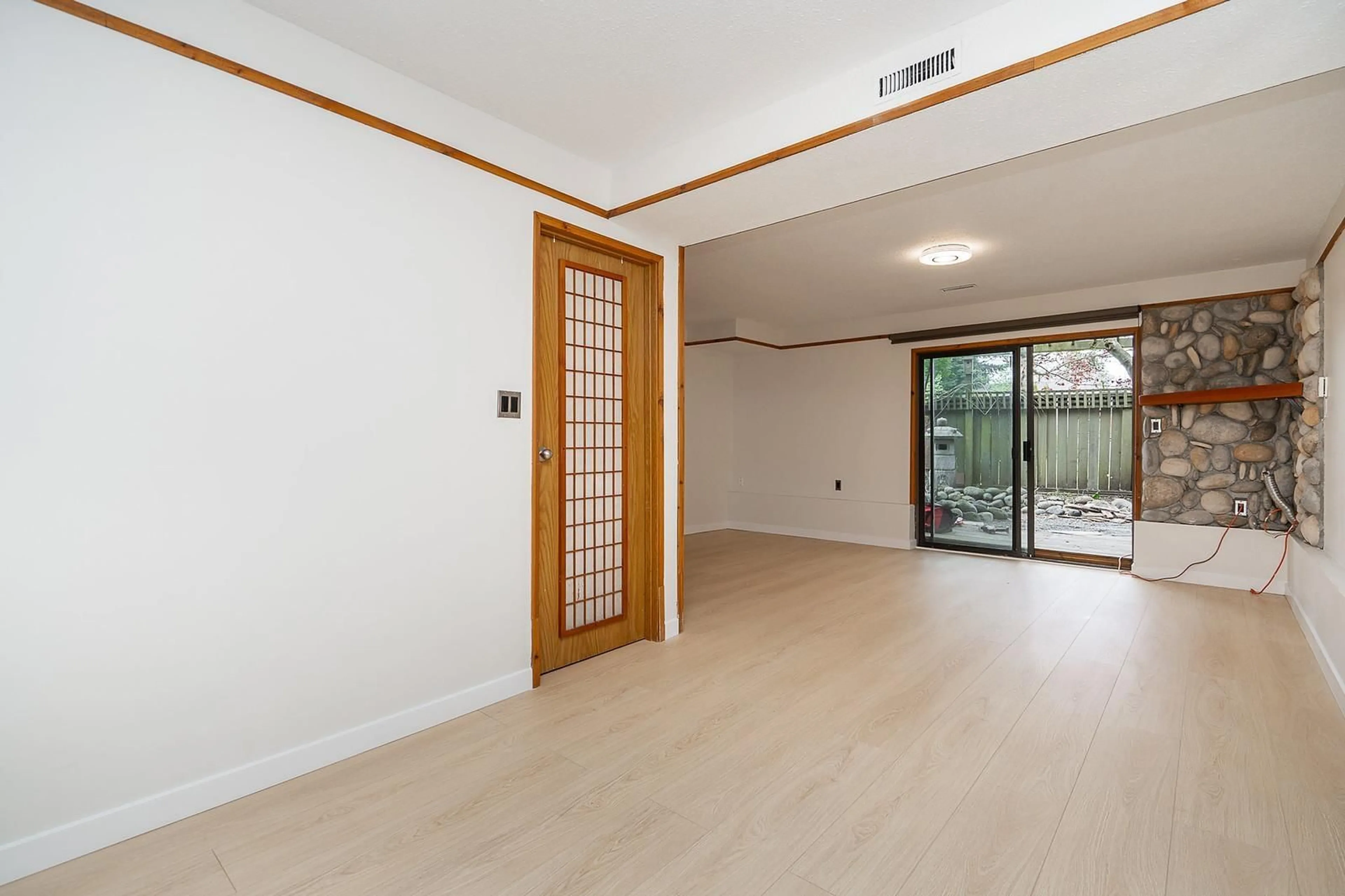 Indoor foyer for 6578 130A STREET, Surrey British Columbia V3W8M5