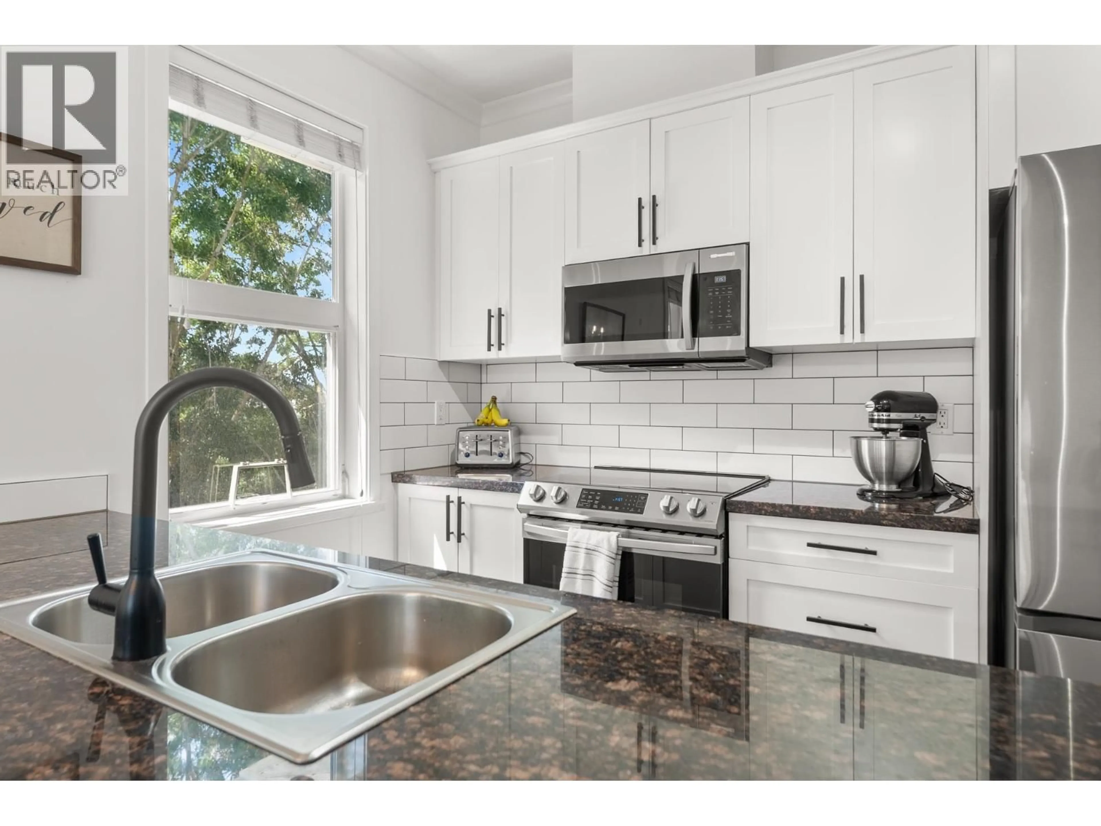 Open concept kitchen, ceramic/tile floor for 303 - 1375 VIEW CRESCENT, Delta British Columbia V4L0A3