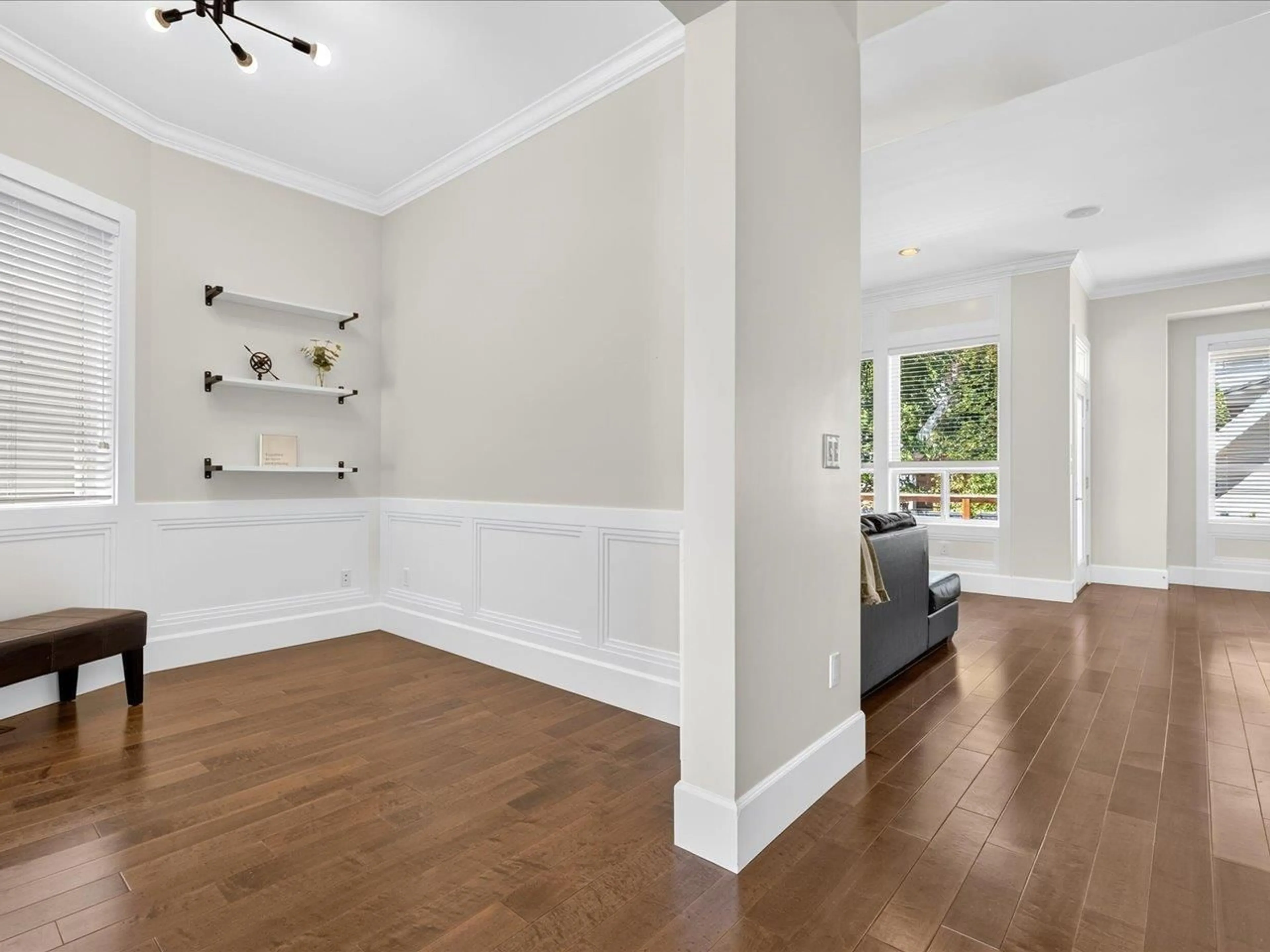 Indoor entryway for 337 171A STREET, Surrey British Columbia V3Z9P5