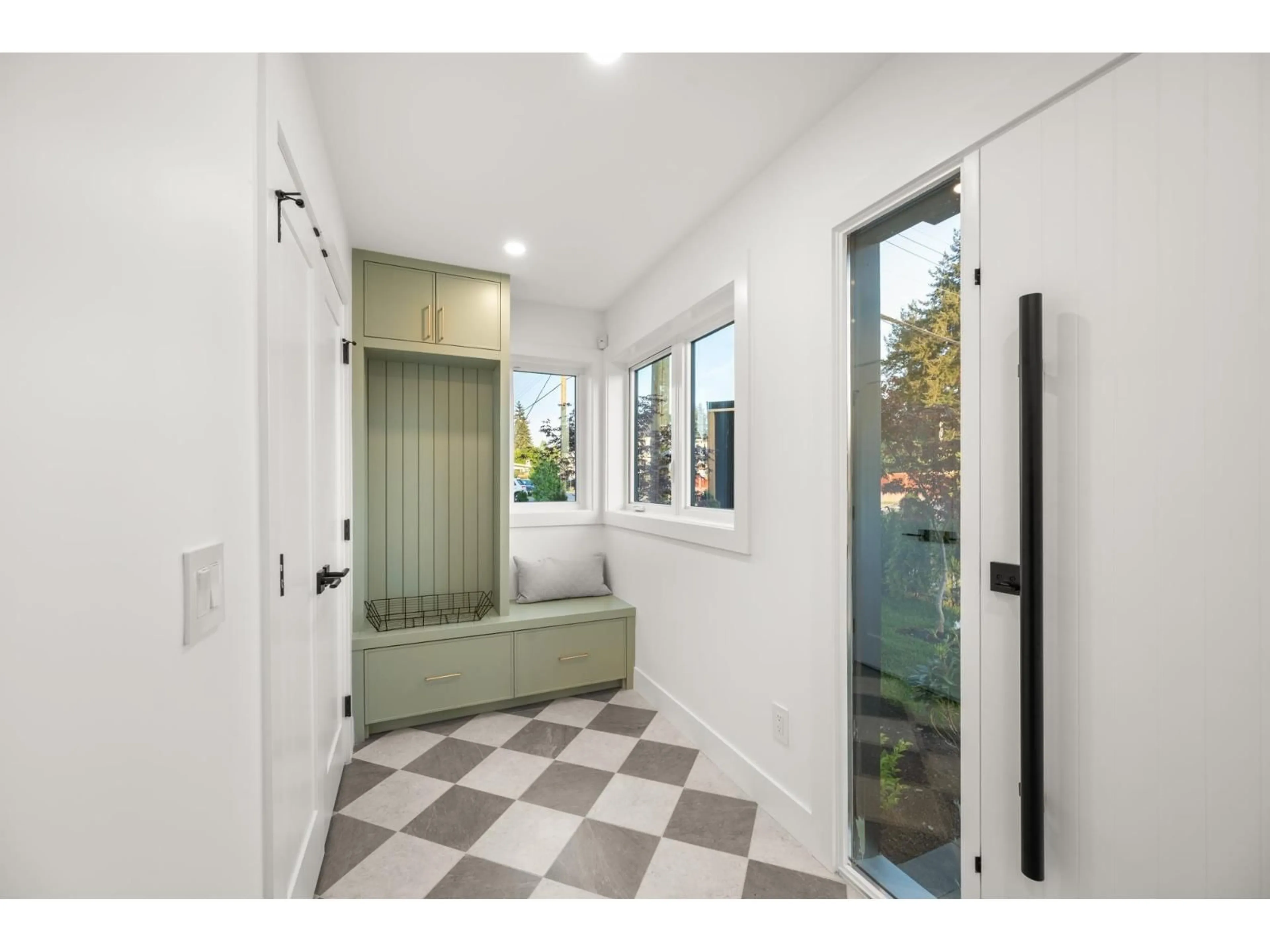 Indoor entryway for 1 - 2491 LYNDEN STREET, Abbotsford British Columbia V2T3C3