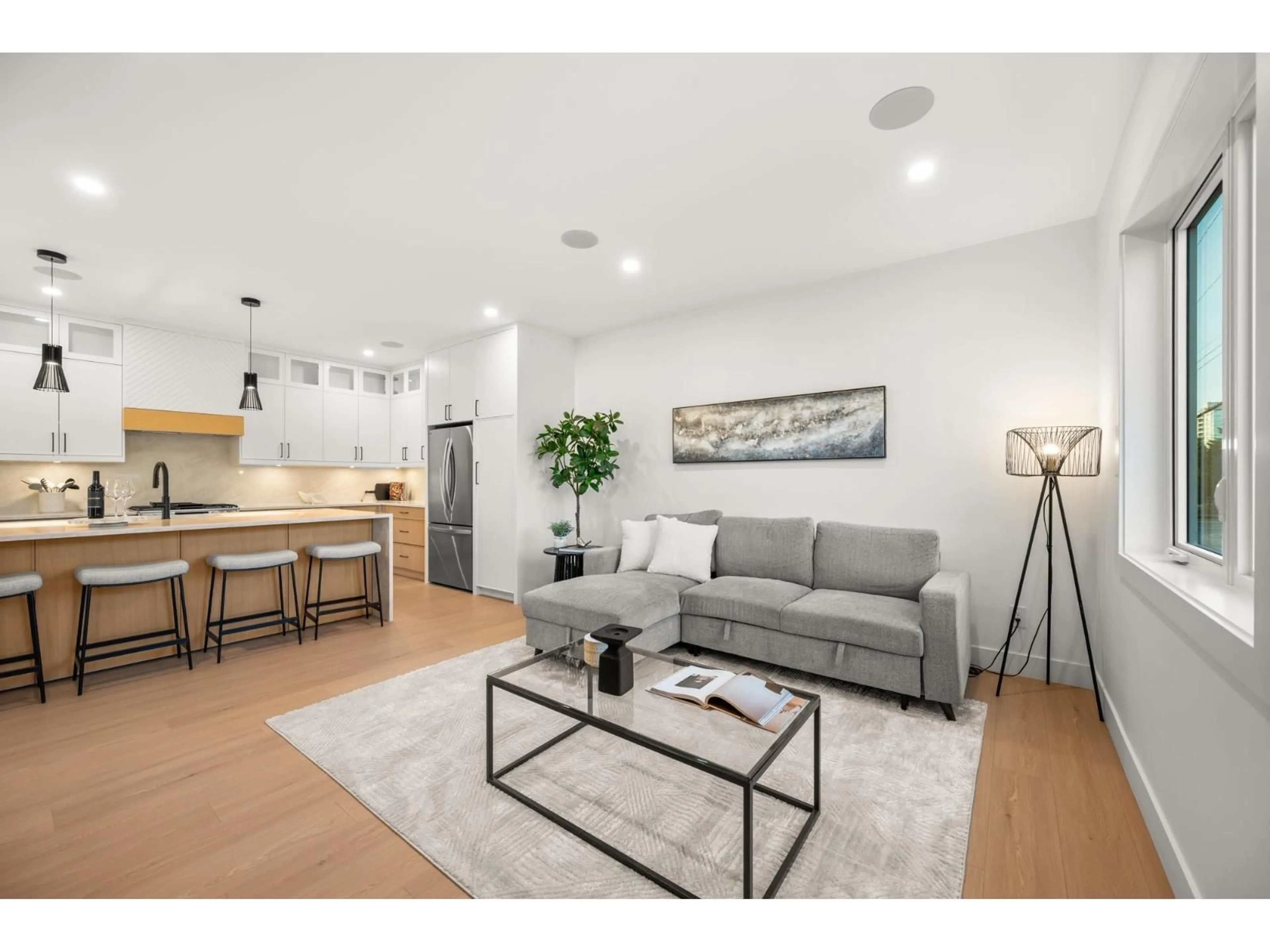 Living room with furniture, unknown for 1 - 2491 LYNDEN STREET, Abbotsford British Columbia V2T3C3