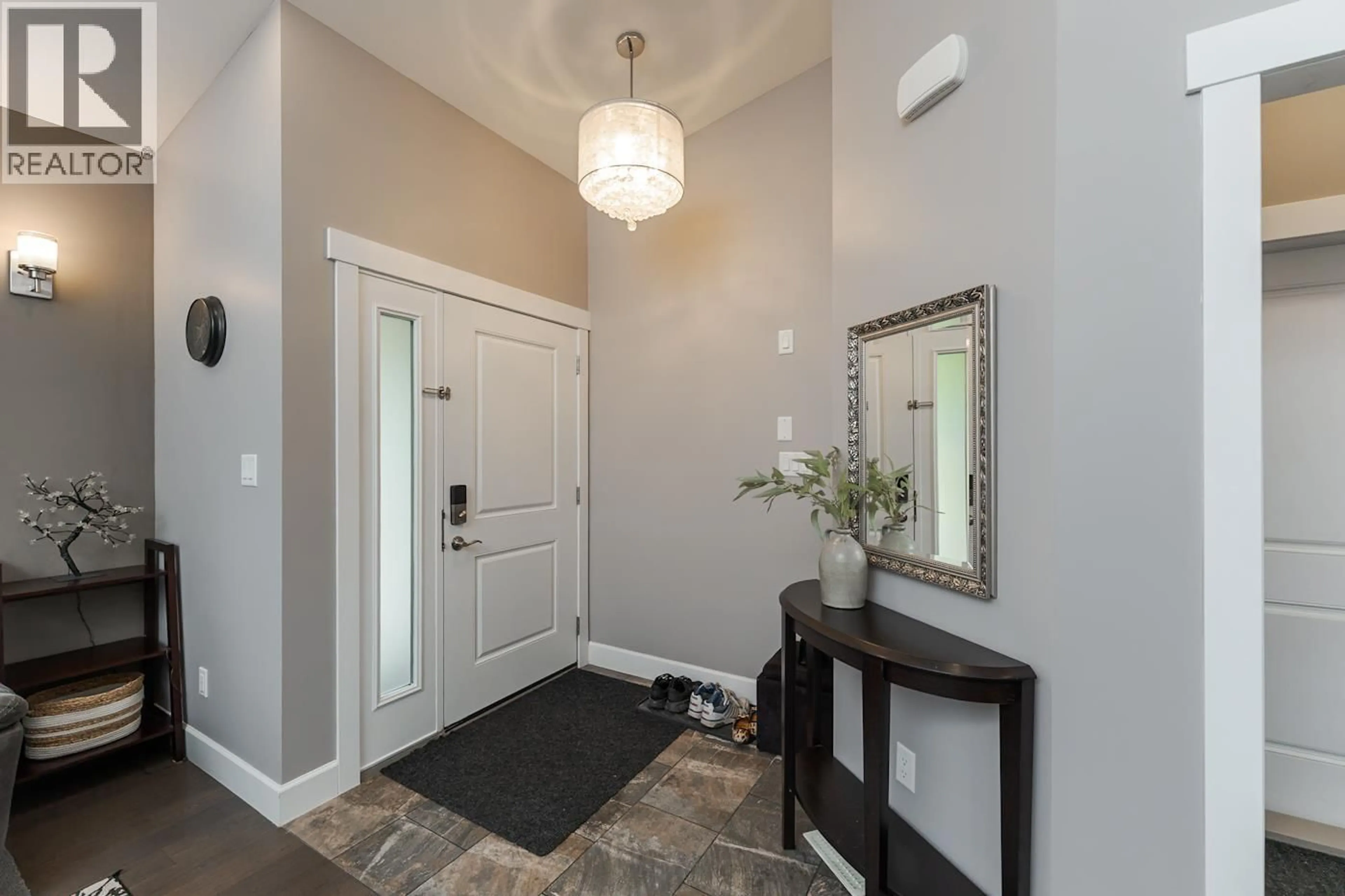 Indoor entryway for 4061 ESTAVILLA DRIVE, Prince George British Columbia V2K2T8
