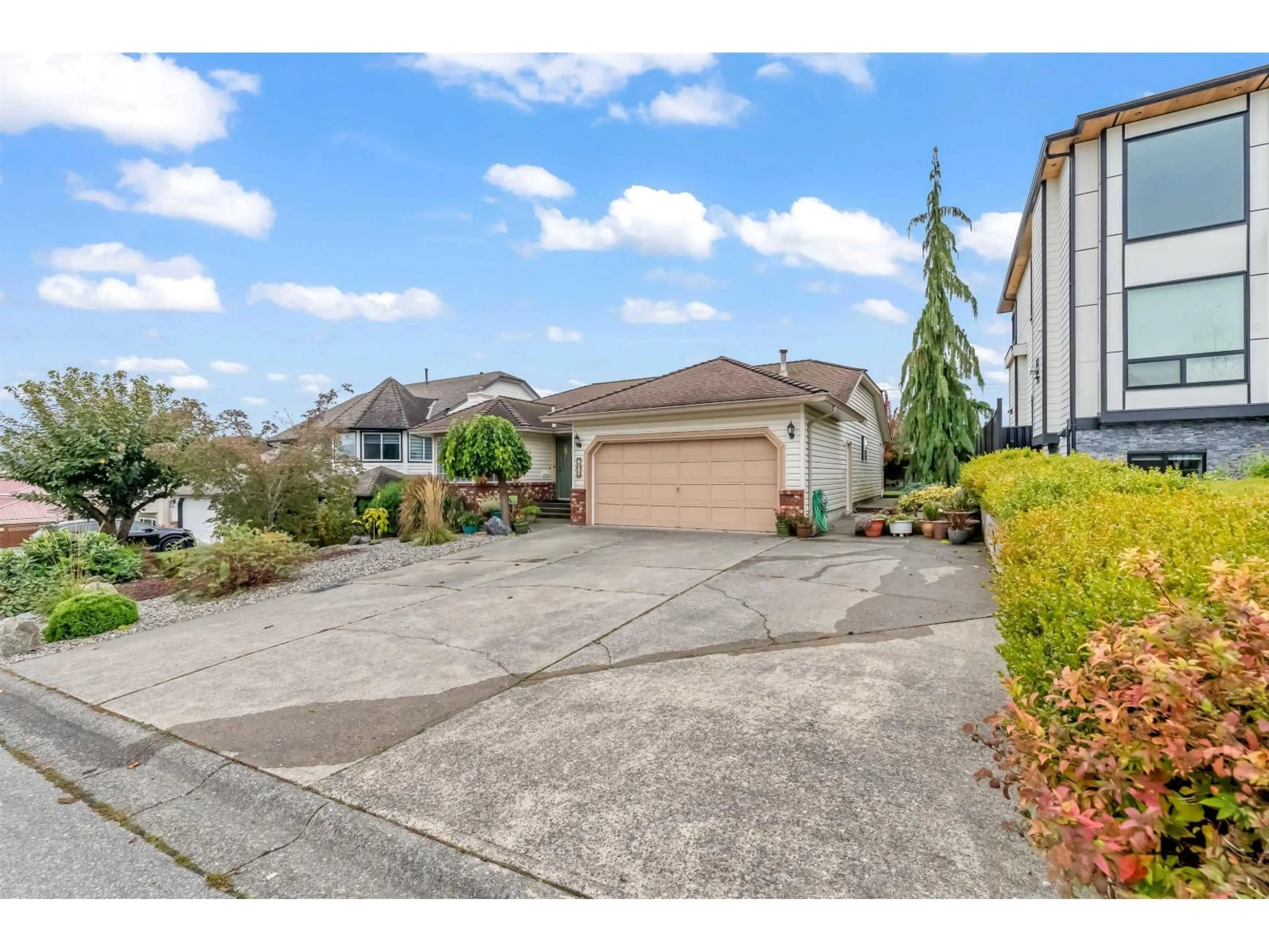 A pic from outside/outdoor area/front of a property/back of a property/a pic from drone, street for 2830 CROSSLEY DRIVE, Abbotsford British Columbia V2T5H4