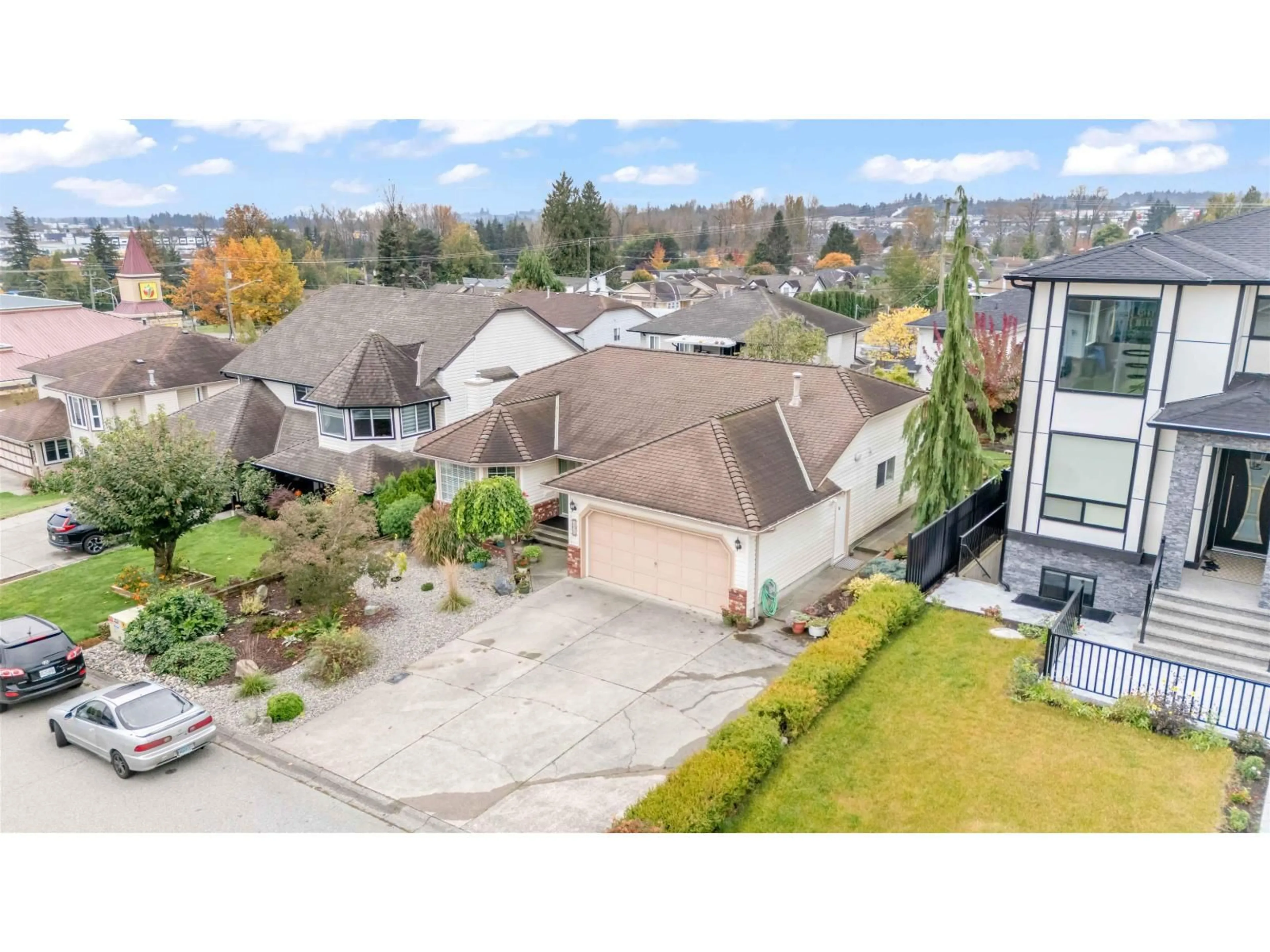 A pic from outside/outdoor area/front of a property/back of a property/a pic from drone, street for 2830 CROSSLEY DRIVE, Abbotsford British Columbia V2T5H4