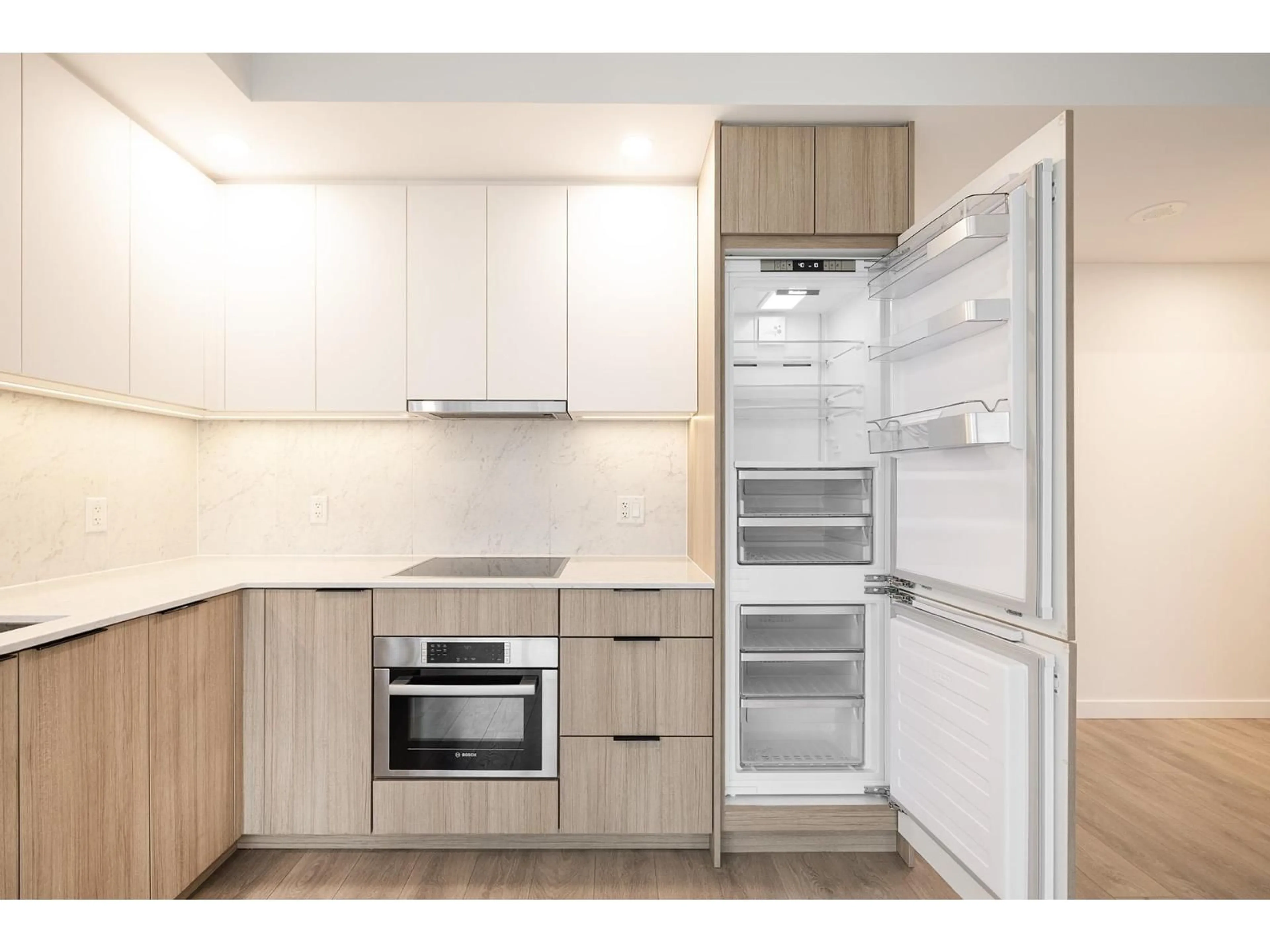 Standard kitchen, wood/laminate floor for 202 - 13685 102 AVENUE, Surrey British Columbia V3T0S2