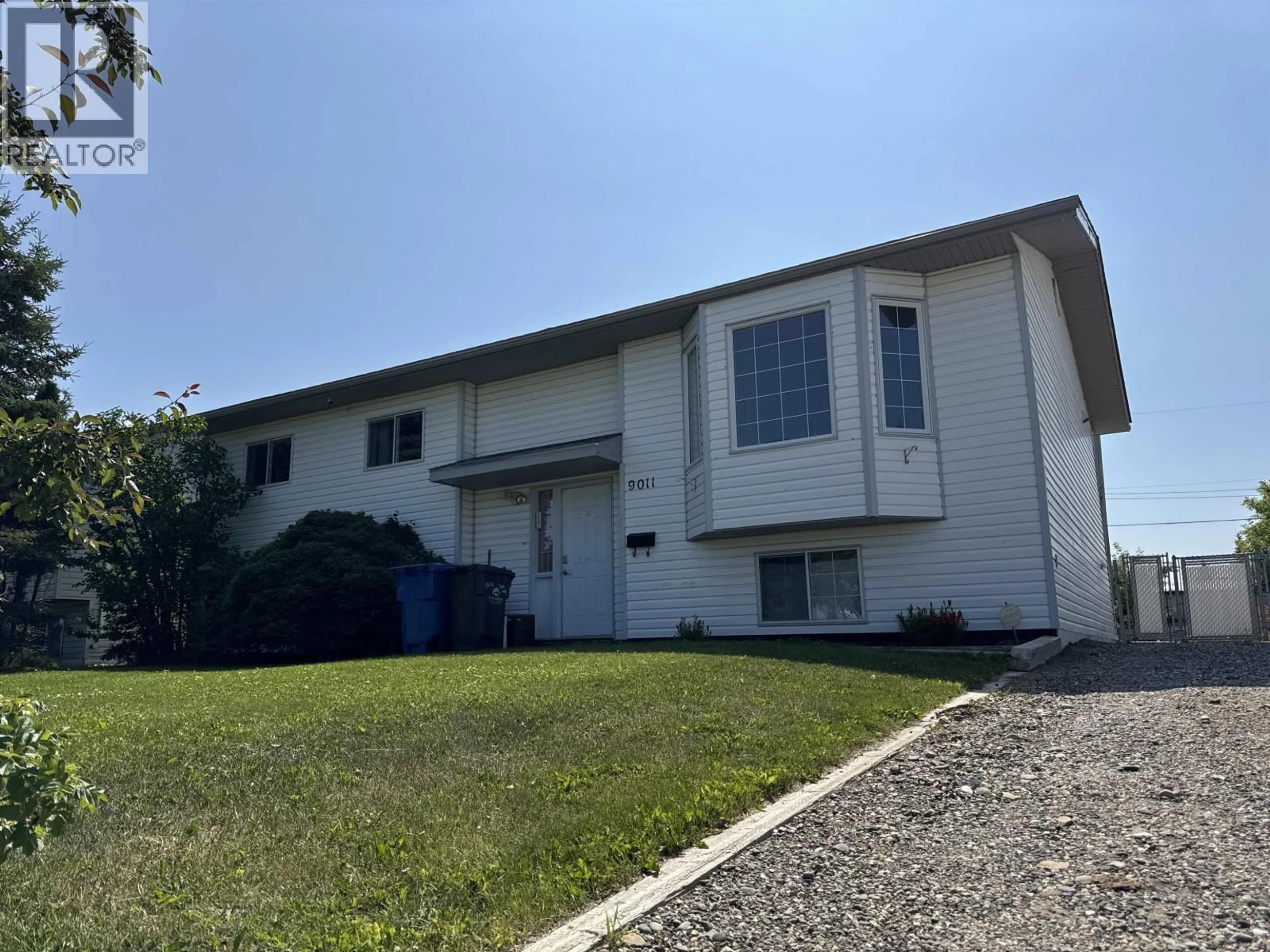 Home with vinyl exterior material, building for 9011 107 AVENUE, Fort St. John British Columbia V1J2P1