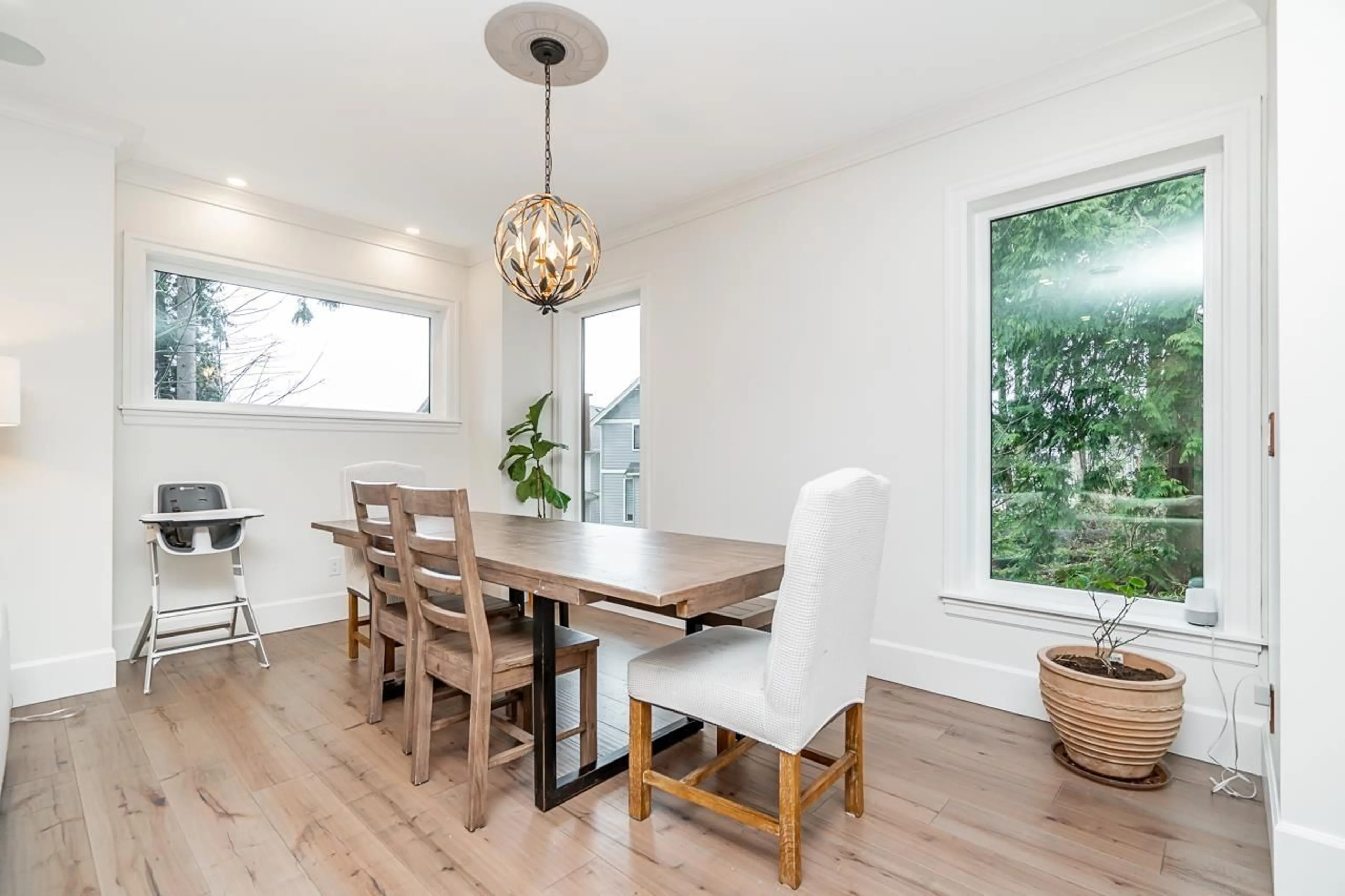 Dining room, wood/laminate floor for 15777 WILLS BROOK WAY, Surrey British Columbia V3Z0N8