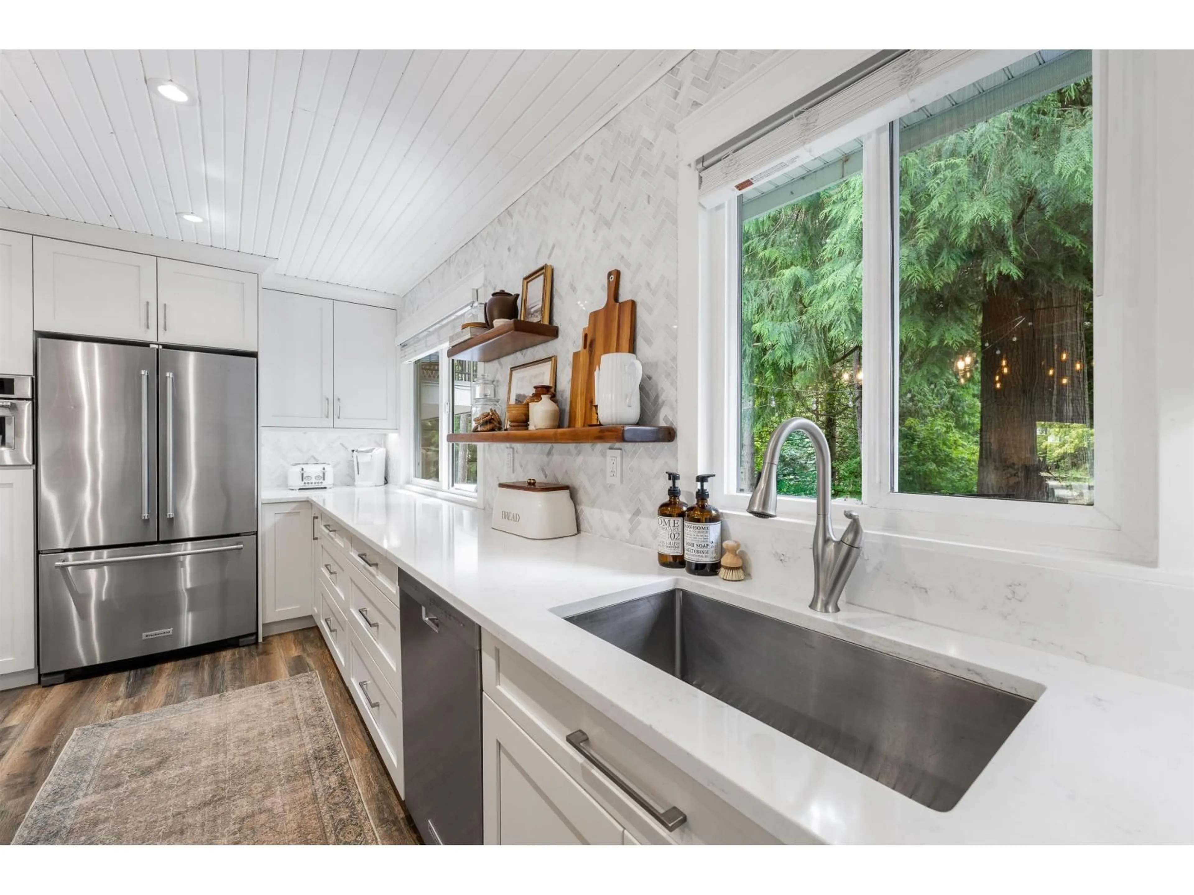 Open concept kitchen, ceramic/tile floor for 4547 196A STREET, Langley British Columbia V3A7G5