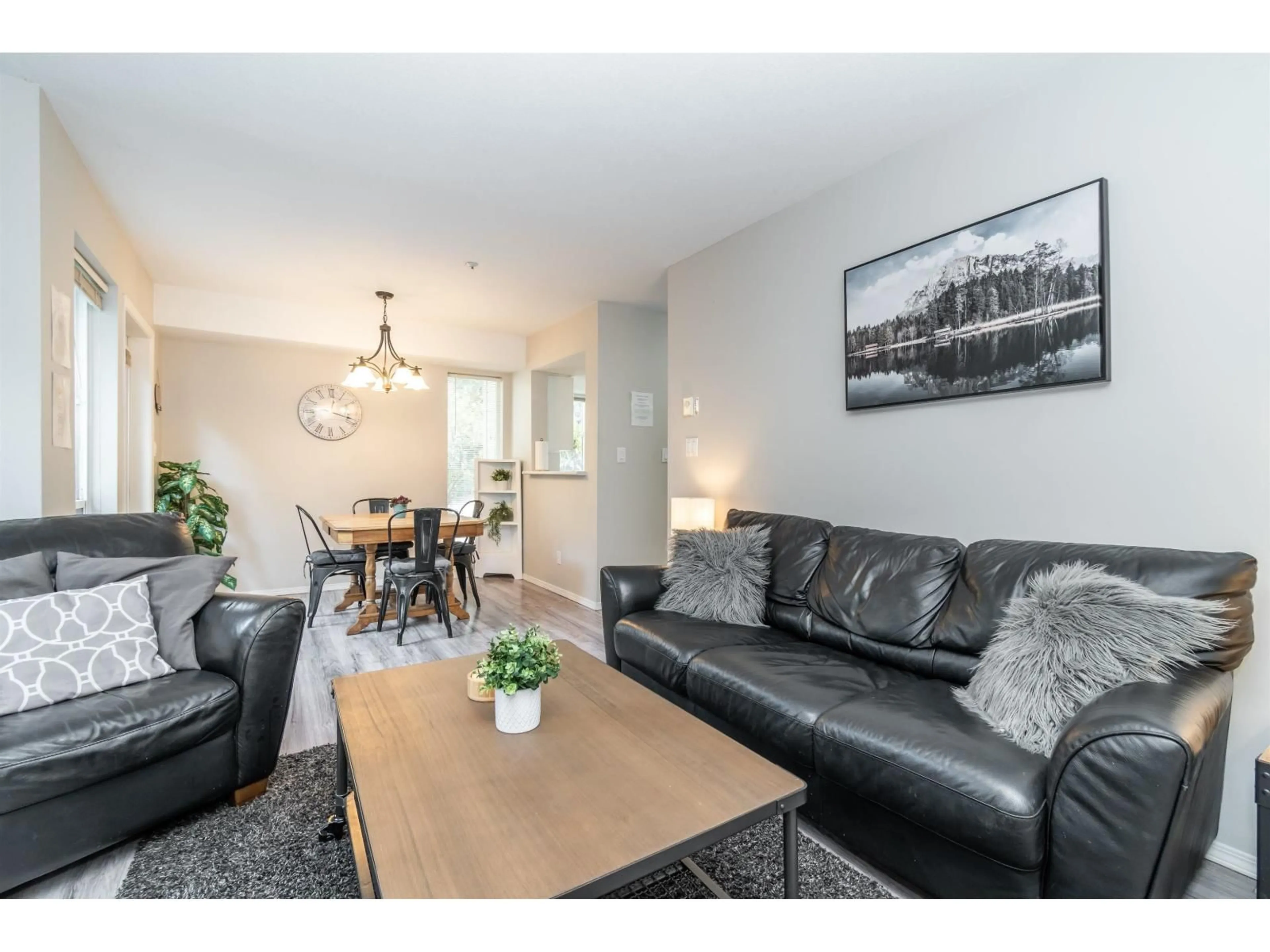 Living room with furniture, wood/laminate floor for 107 - 1275 SCOTT DRIVE, Hope British Columbia V0X1L4