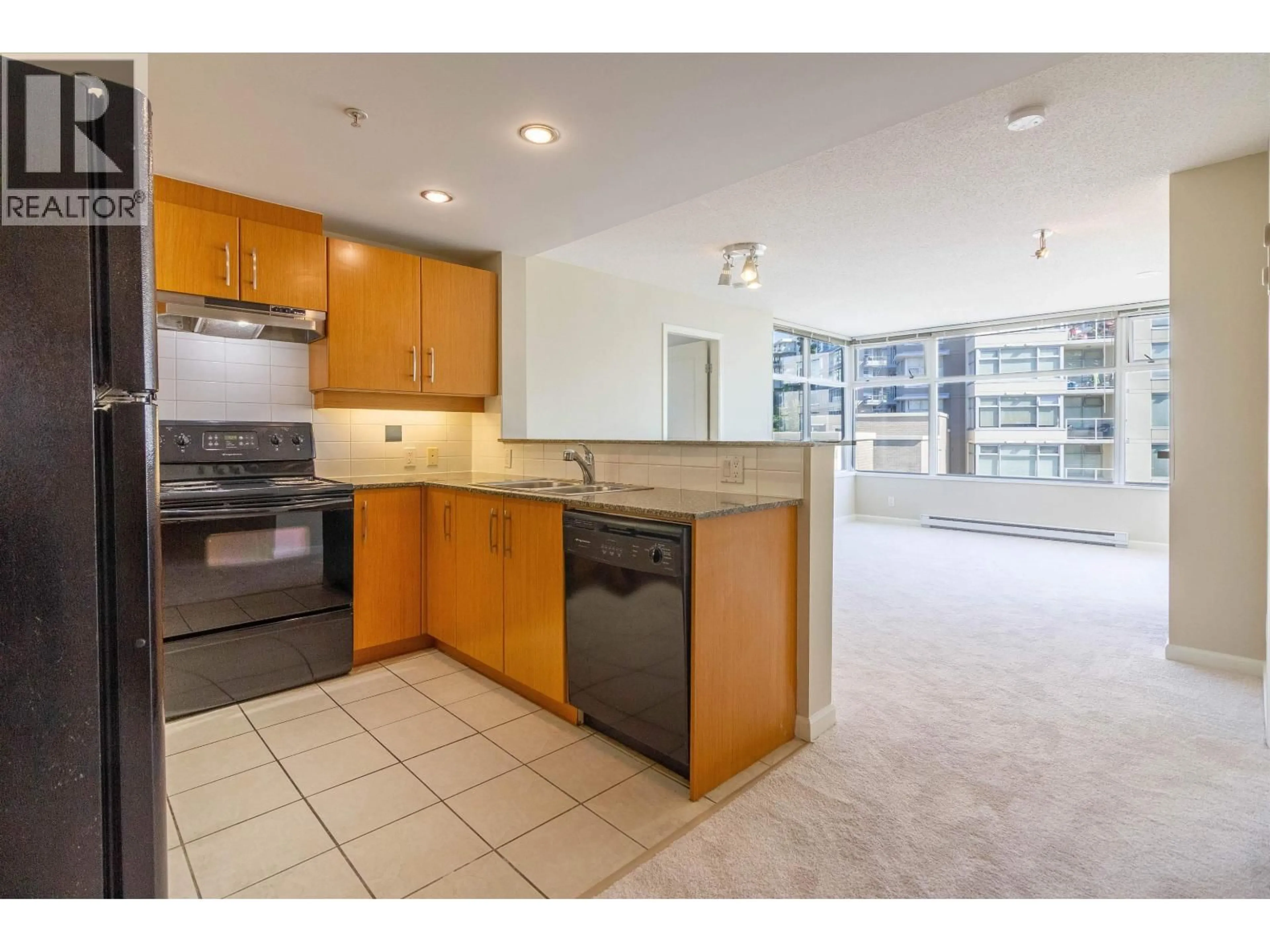 Standard kitchen, unknown for 303 - 9298 UNIVERSITY CRESCENT, Burnaby British Columbia V5A4X8