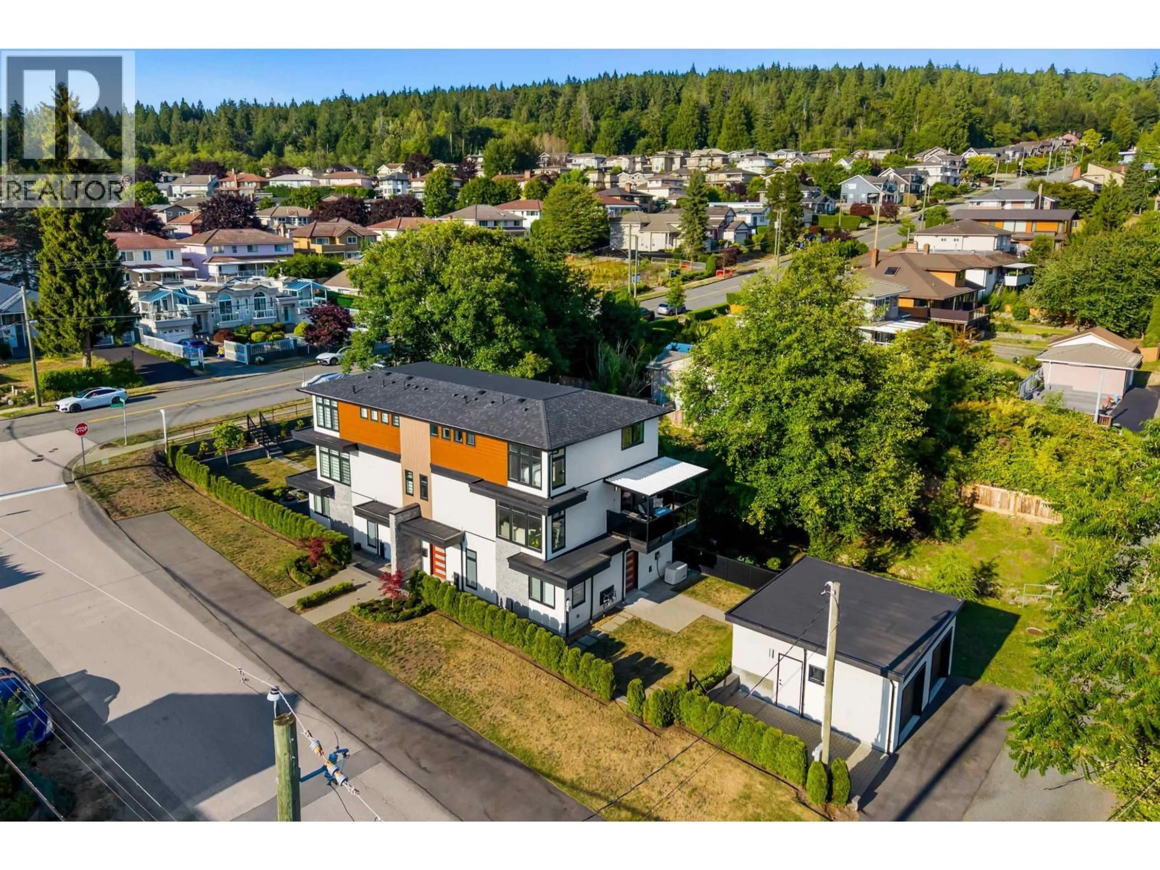 A pic from outside/outdoor area/front of a property/back of a property/a pic from drone, unknown for 1012 AUGUSTA AVENUE, Burnaby British Columbia V5A2V4