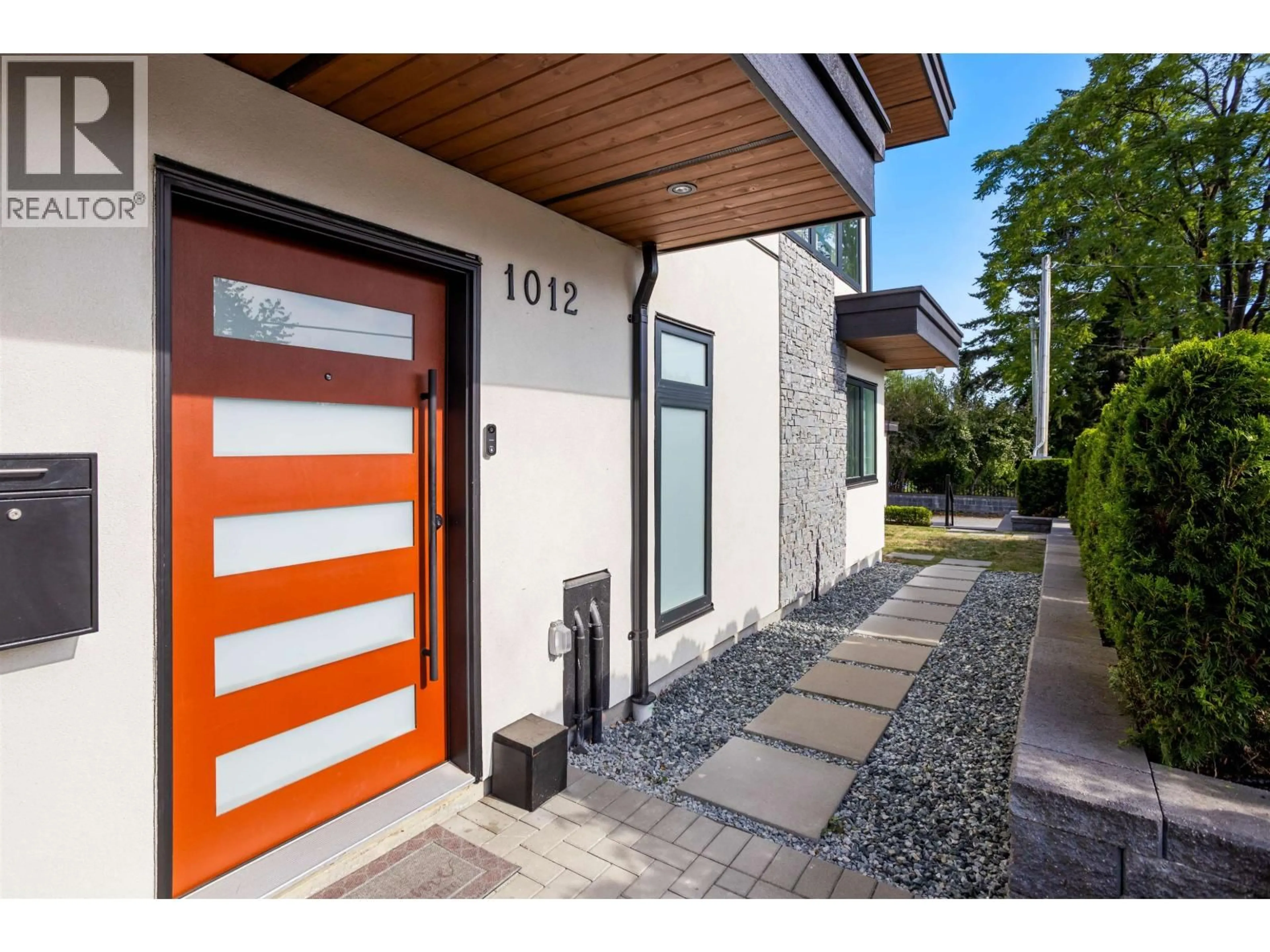 Indoor entryway for 1012 AUGUSTA AVENUE, Burnaby British Columbia V5A2V4