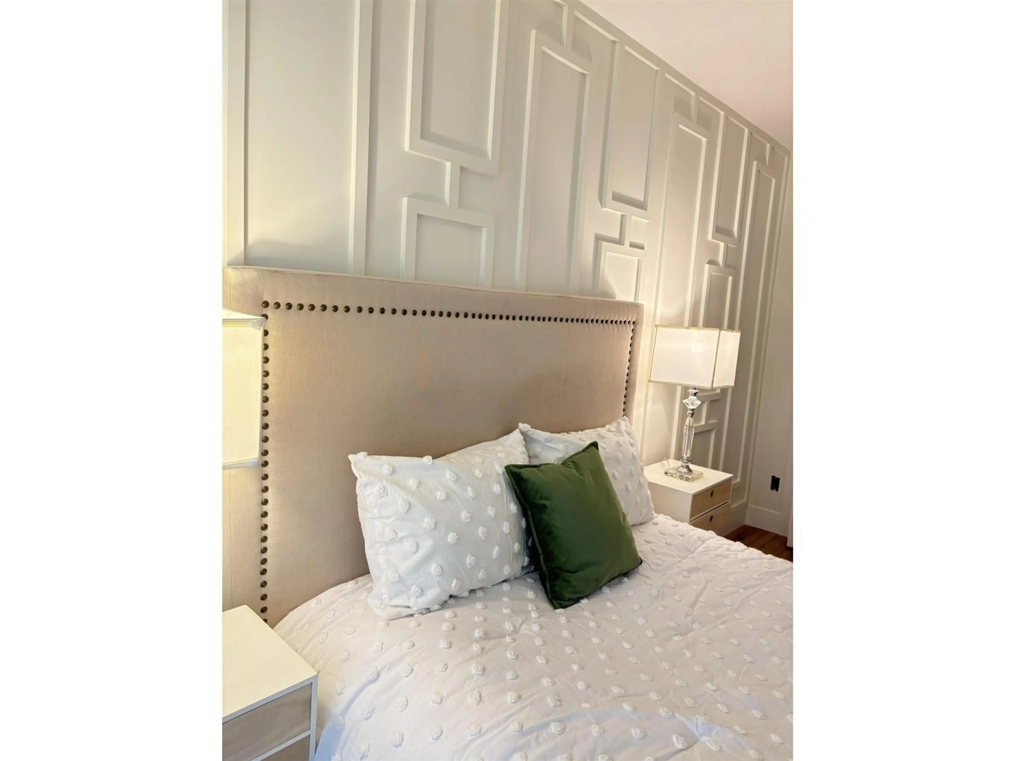 Bedroom with bed, wood/laminate floor for 406 - 12160 80 AVENUE, Surrey British Columbia V3W0V3