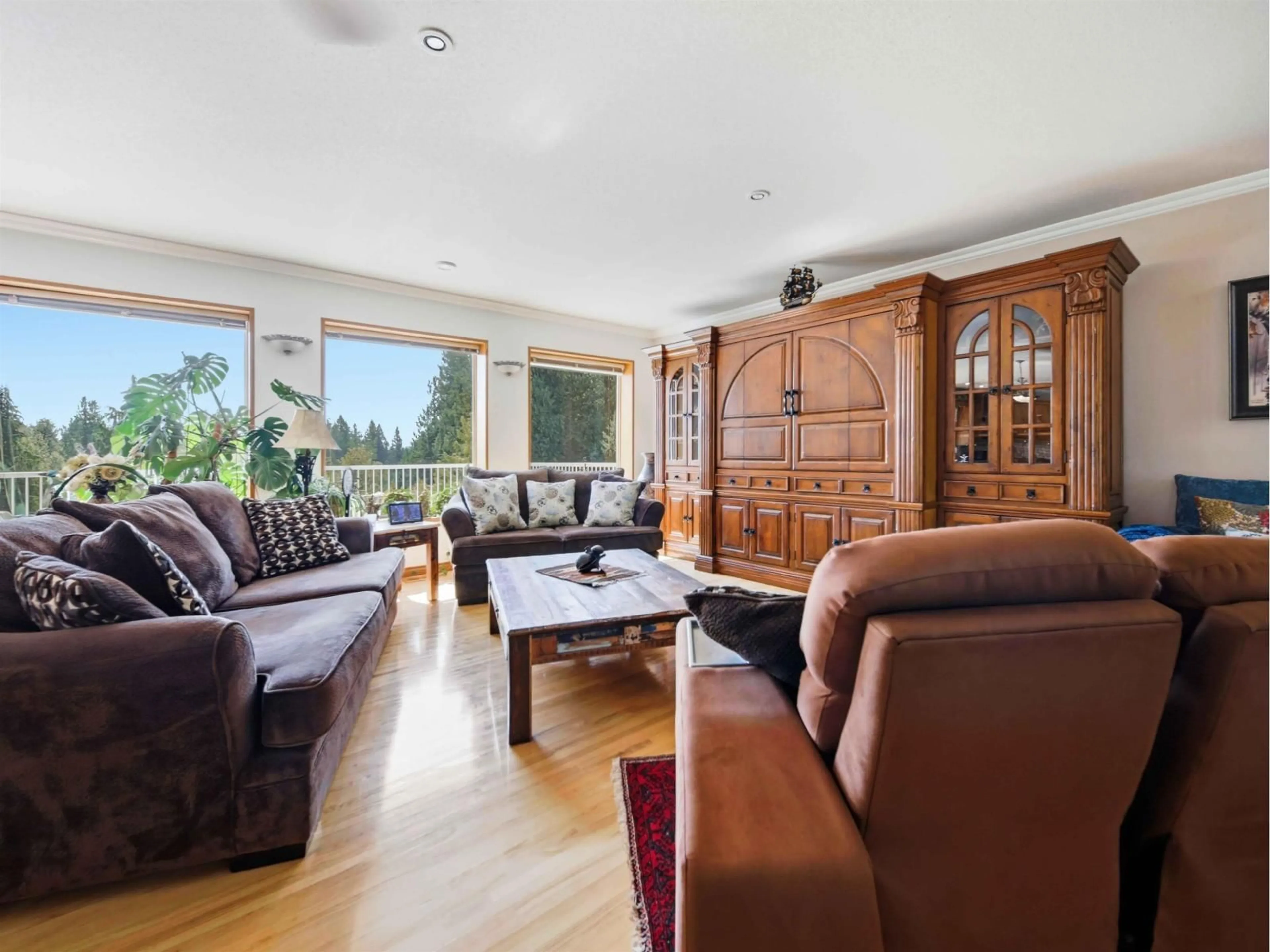 Living room with furniture, wood/laminate floor for 29068 MARSH MCCORMICK ROAD, Abbotsford British Columbia V4X2B4