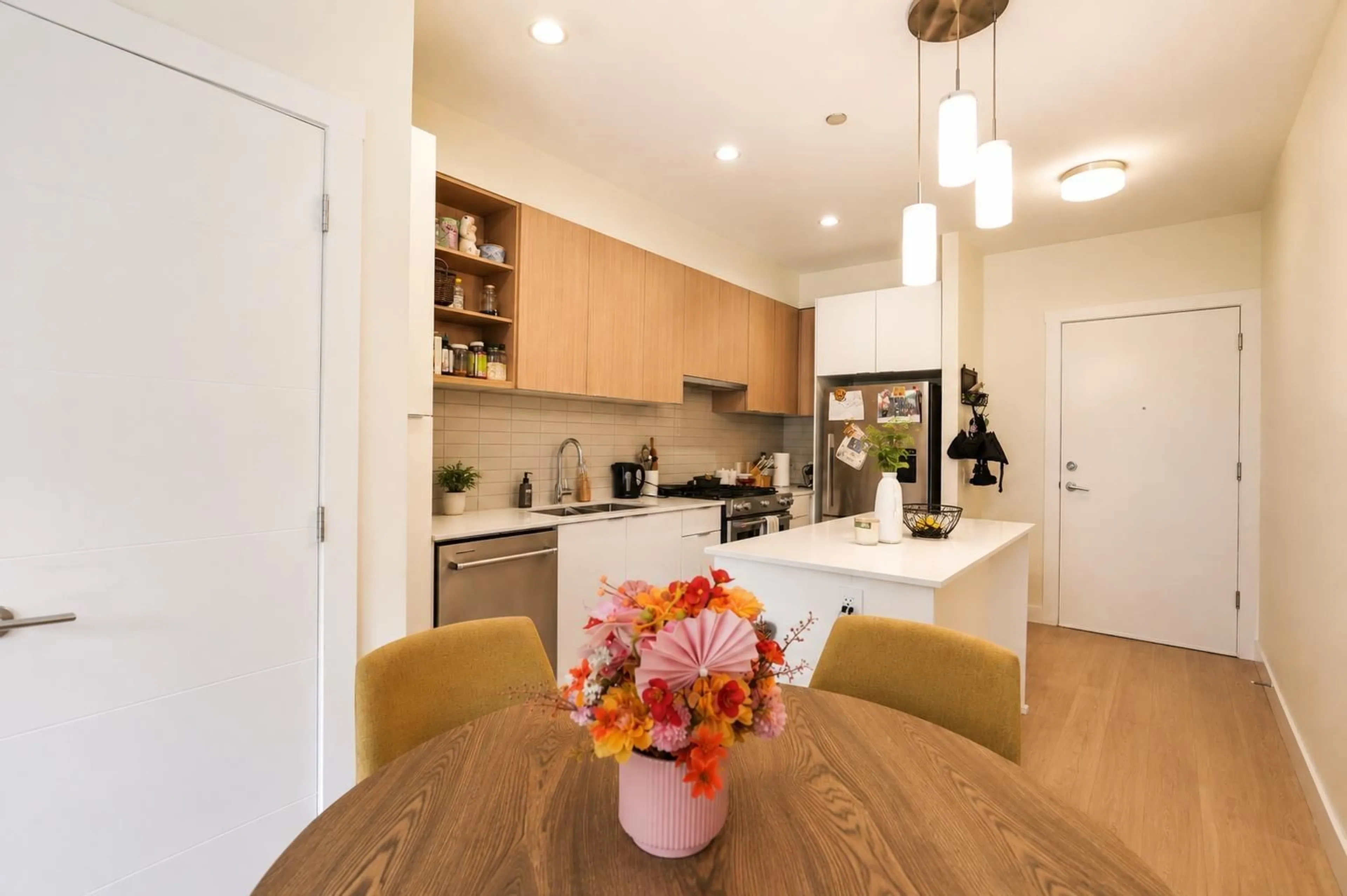 Contemporary kitchen, wood/laminate floor for 101 - 6960 NICHOLSON ROAD, Delta British Columbia V4E0A9