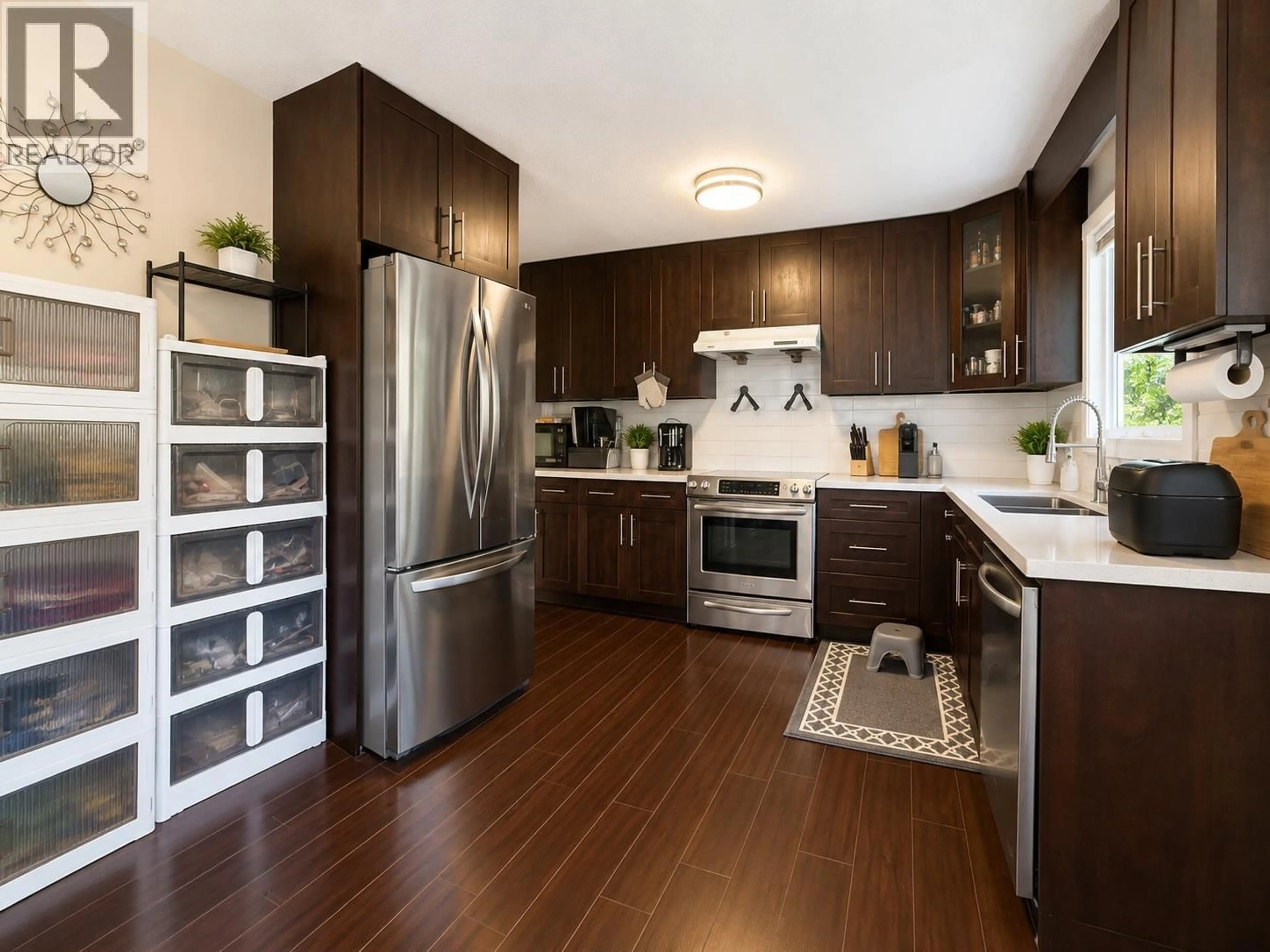 Open concept kitchen, wood/laminate floor for 443 MUNDY STREET, Coquitlam British Columbia V3K5N2