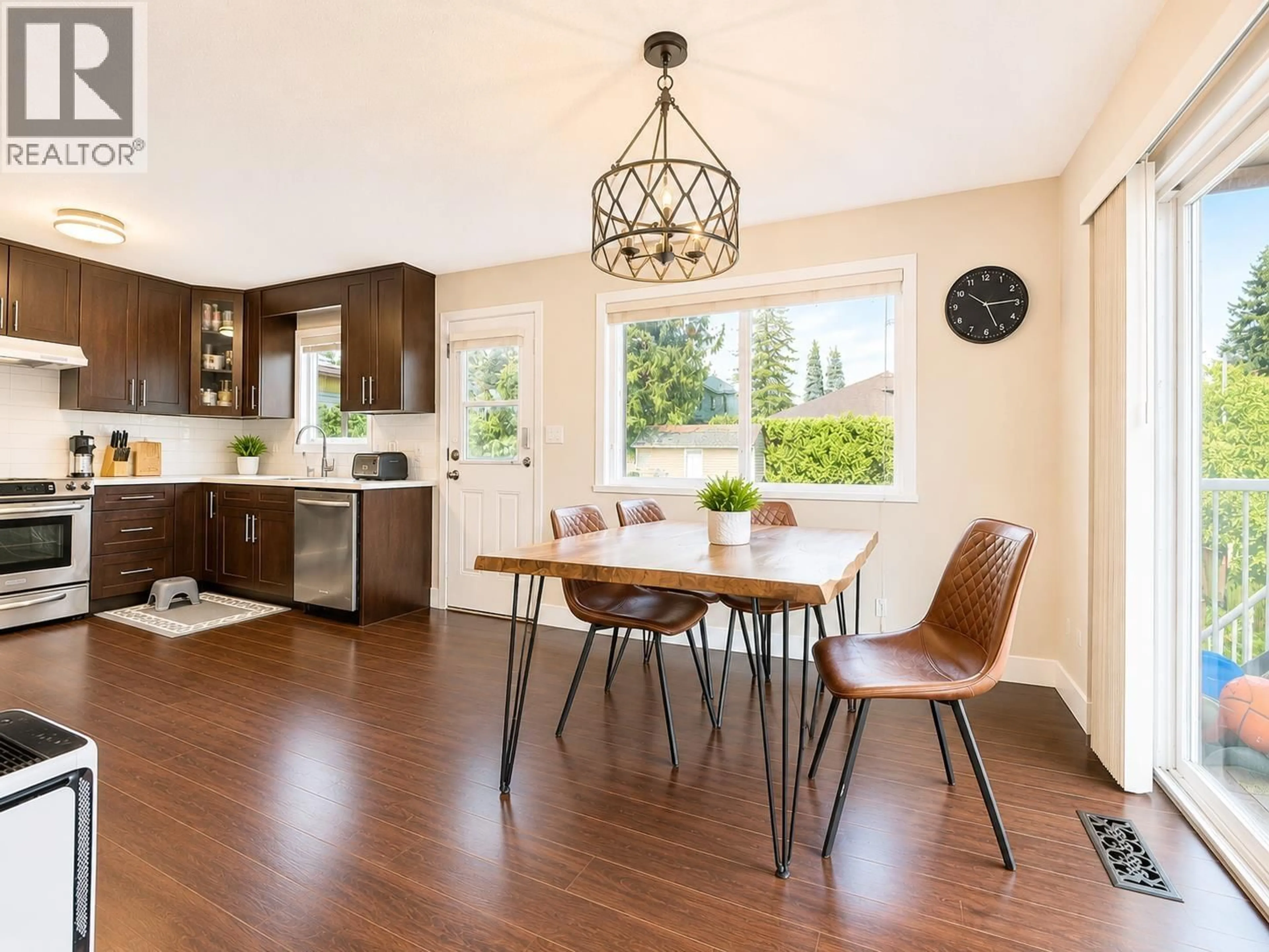 Open concept kitchen, wood/laminate floor for 443 MUNDY STREET, Coquitlam British Columbia V3K5N2