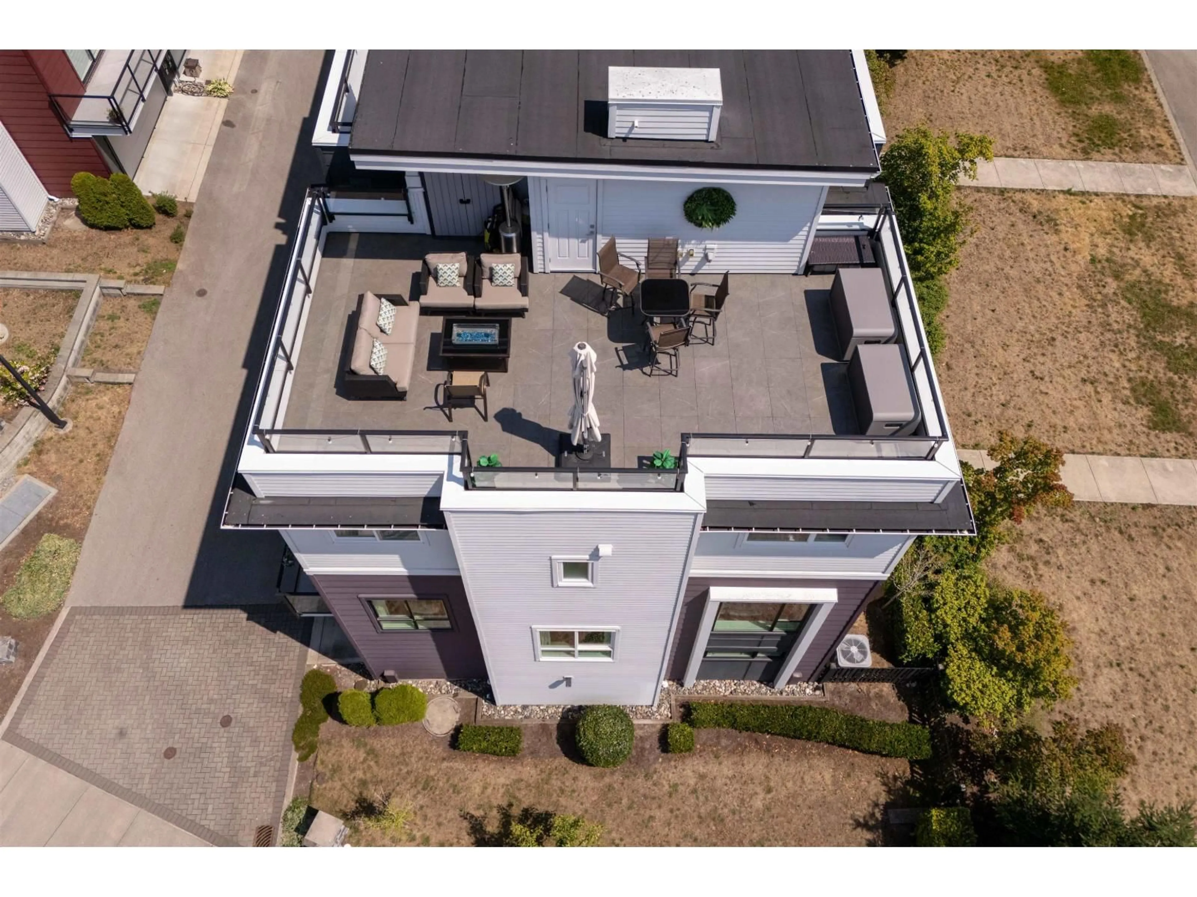 A pic from outside/outdoor area/front of a property/back of a property/a pic from drone, building for 231 - 2218 OAK MEADOWS DRIVE, Surrey British Columbia V3S0L8