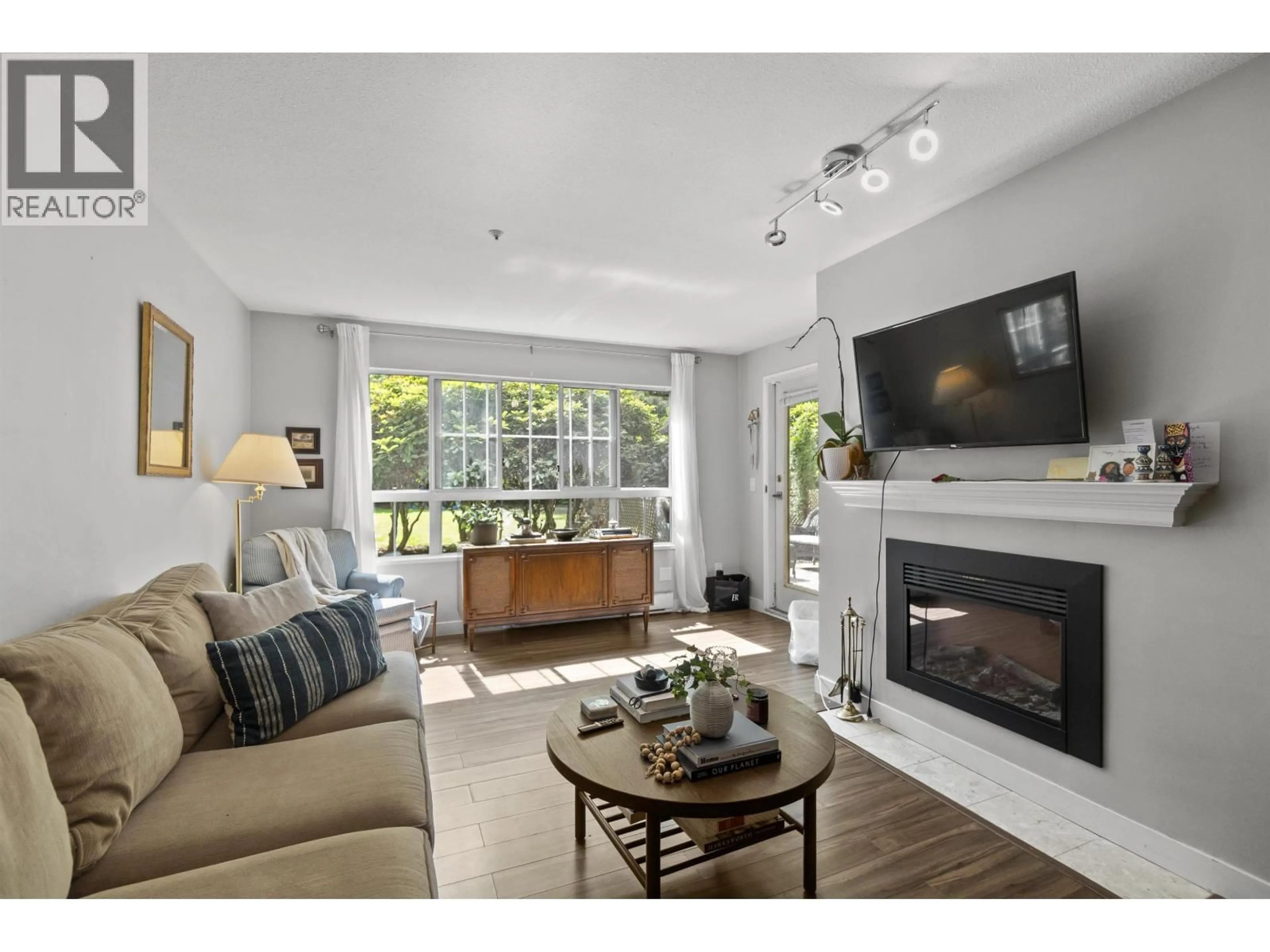 Living room with furniture, unknown for 112 - 2970 PRINCESS CRESCENT, Coquitlam British Columbia V3B7R5