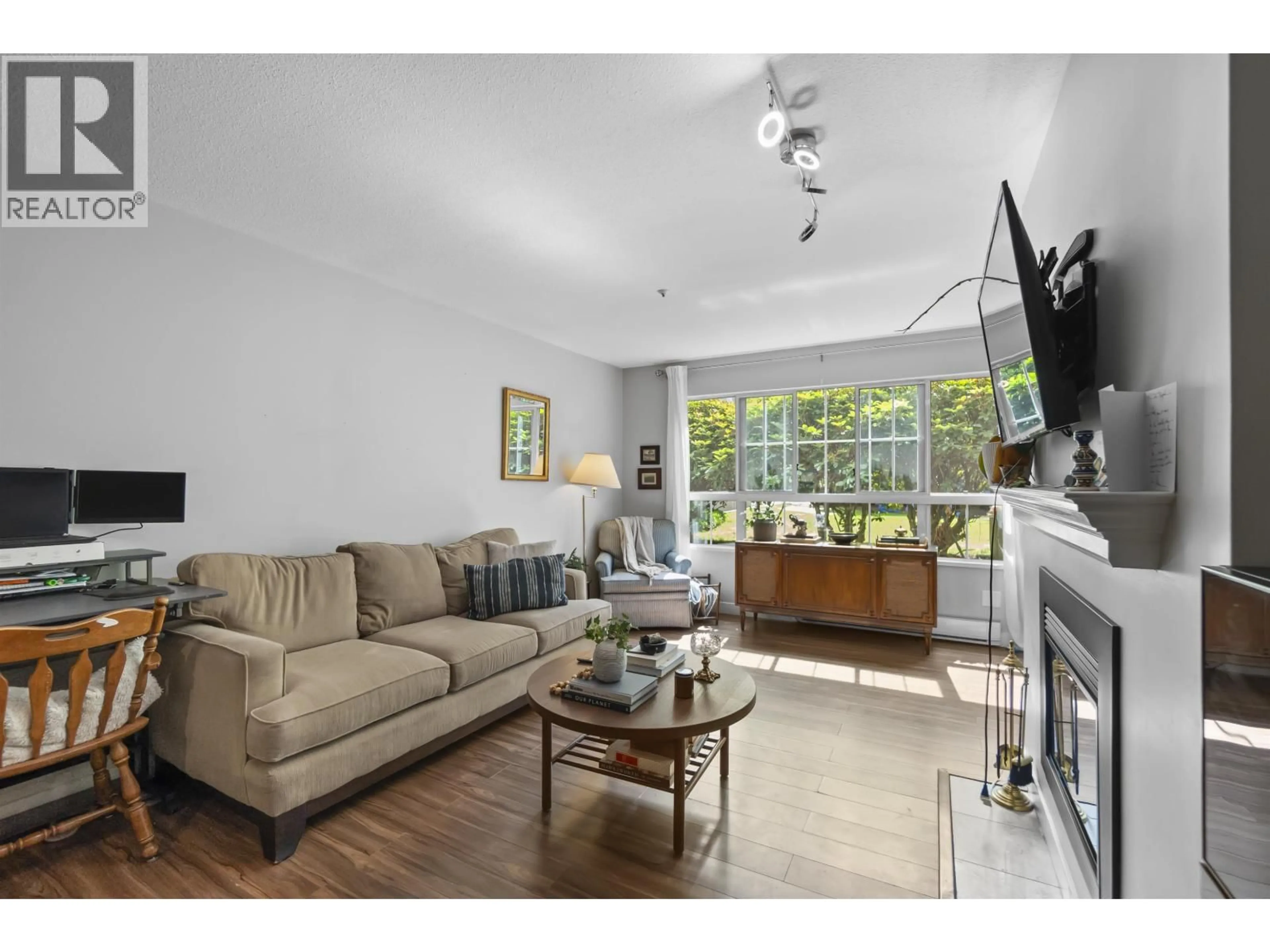 Living room with furniture, unknown for 112 - 2970 PRINCESS CRESCENT, Coquitlam British Columbia V3B7R5
