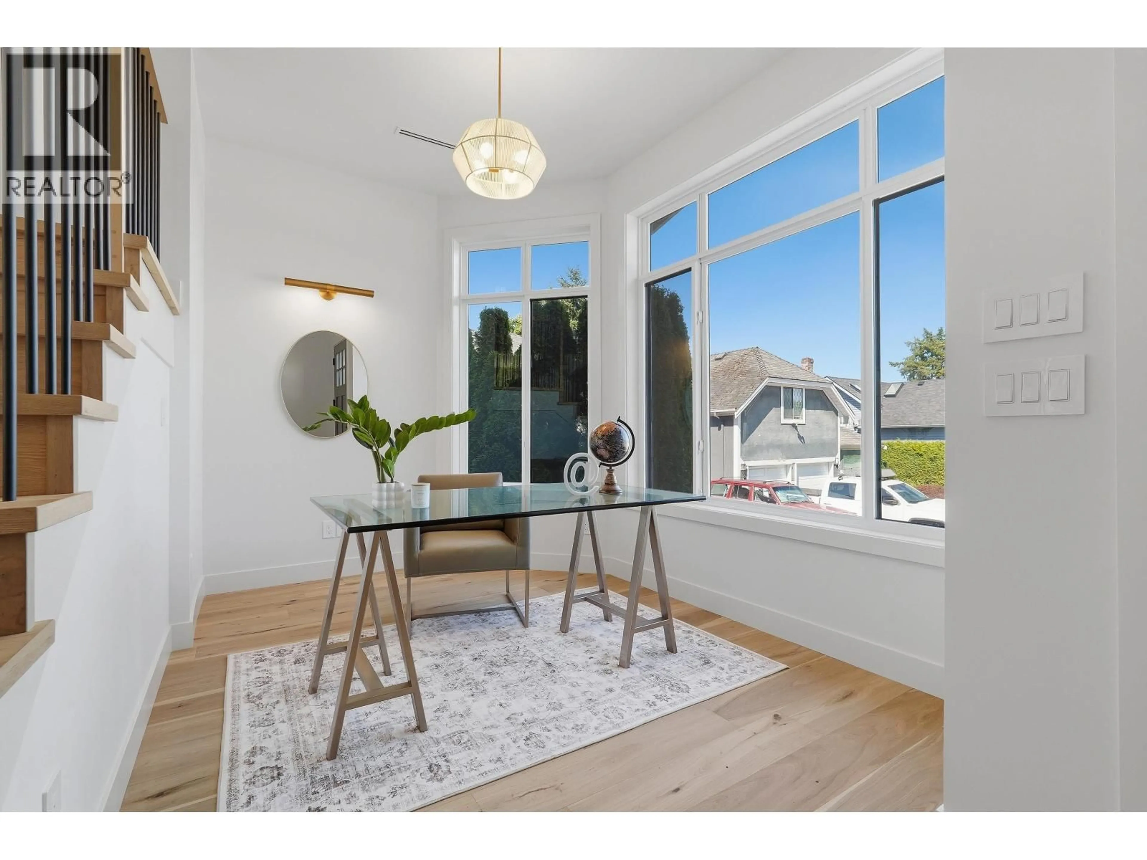 Indoor entryway for 5241 CAMBRIDGE COURT, Delta British Columbia V4M3Z1
